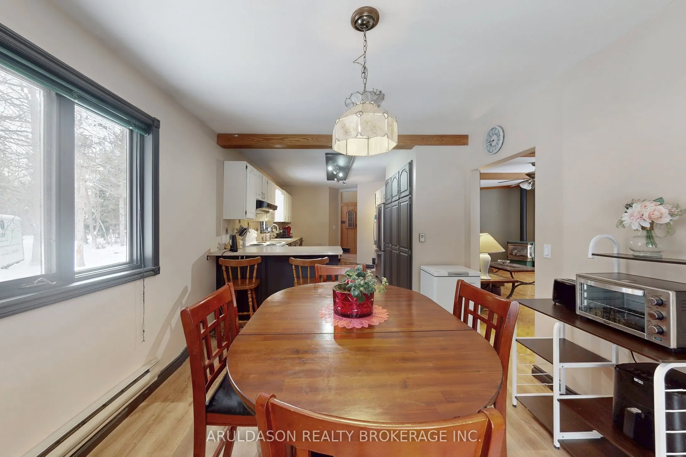 1208 Birchcliffe Crescent