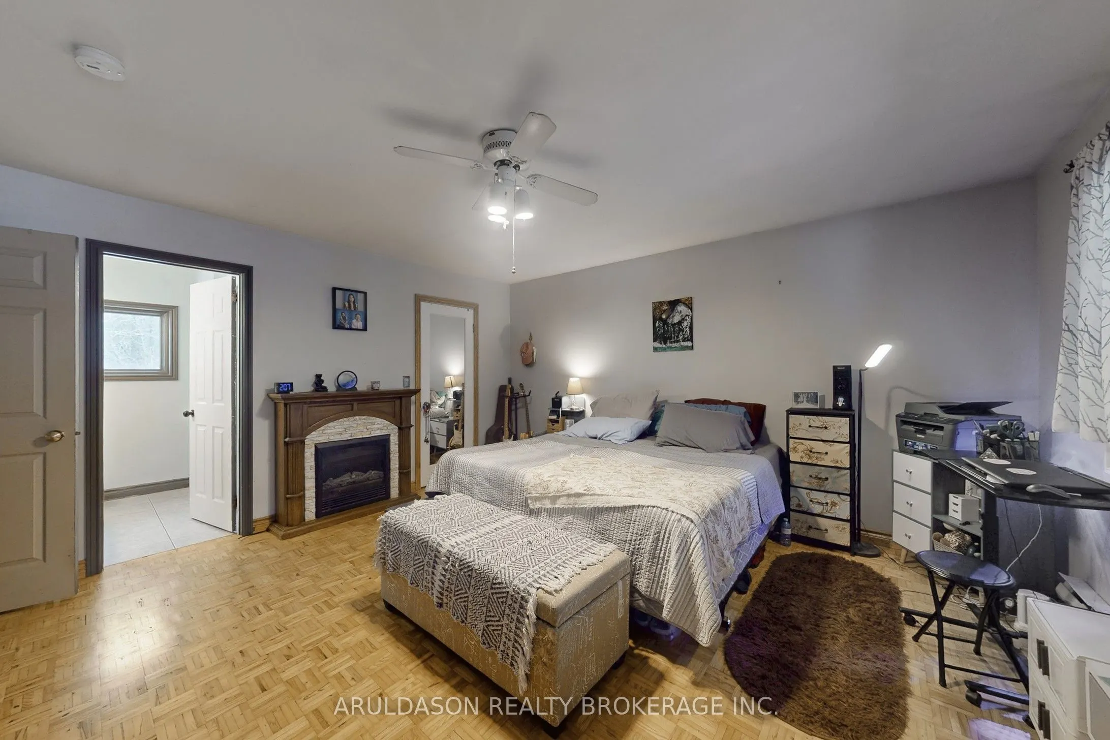 1208 Birchcliffe Crescent
