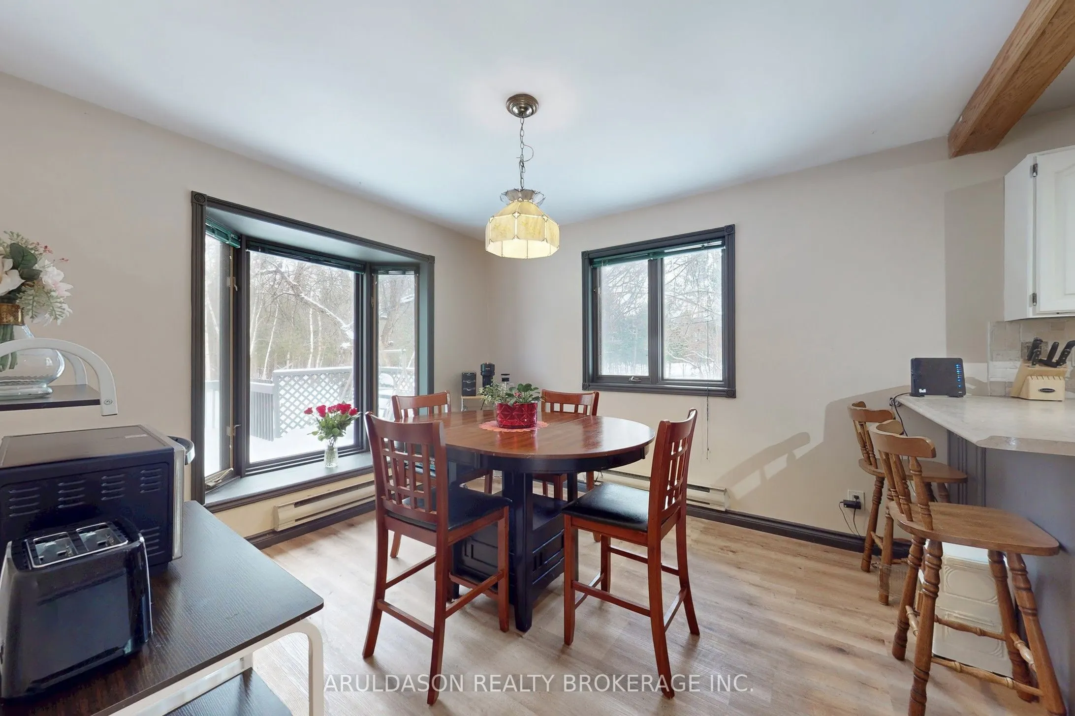 1208 Birchcliffe Crescent