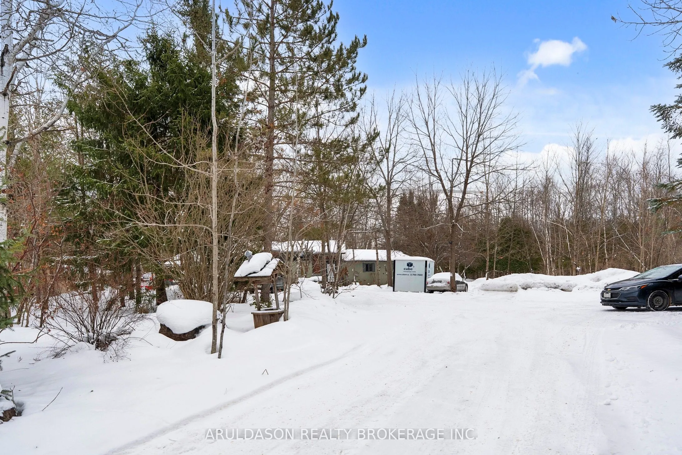 1208 Birchcliffe Crescent