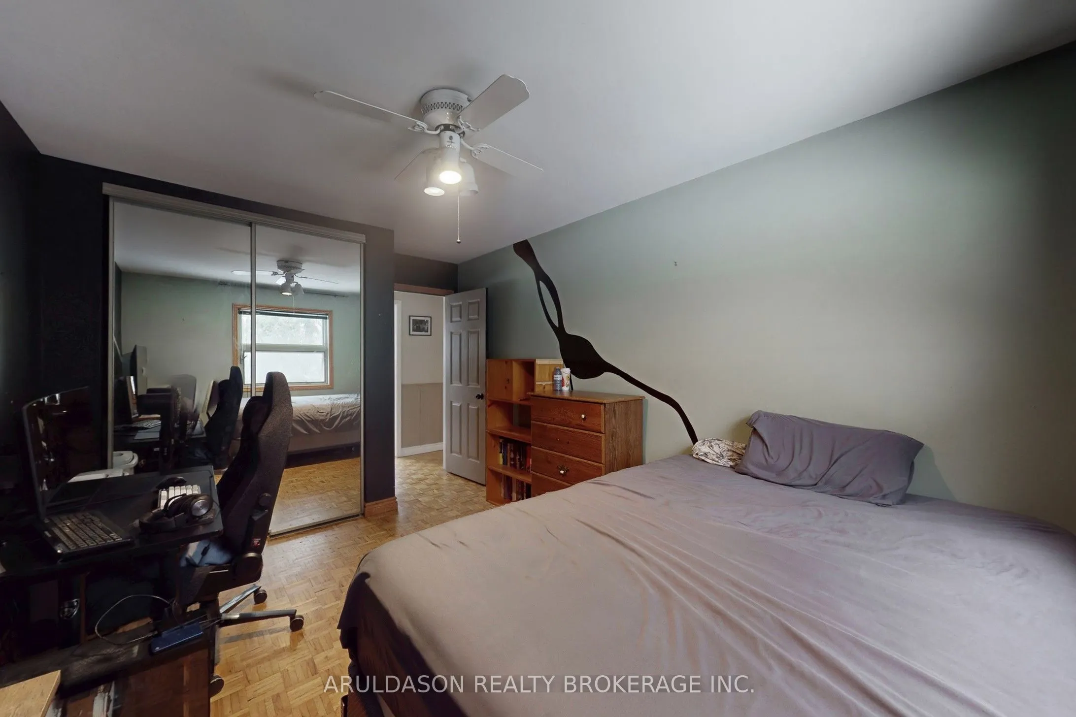 1208 Birchcliffe Crescent