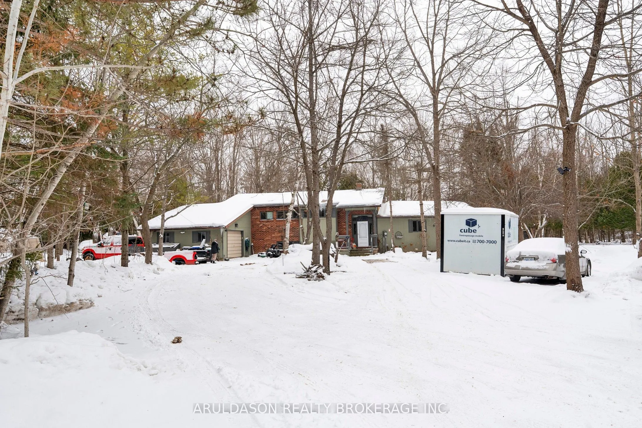 1208 Birchcliffe Crescent