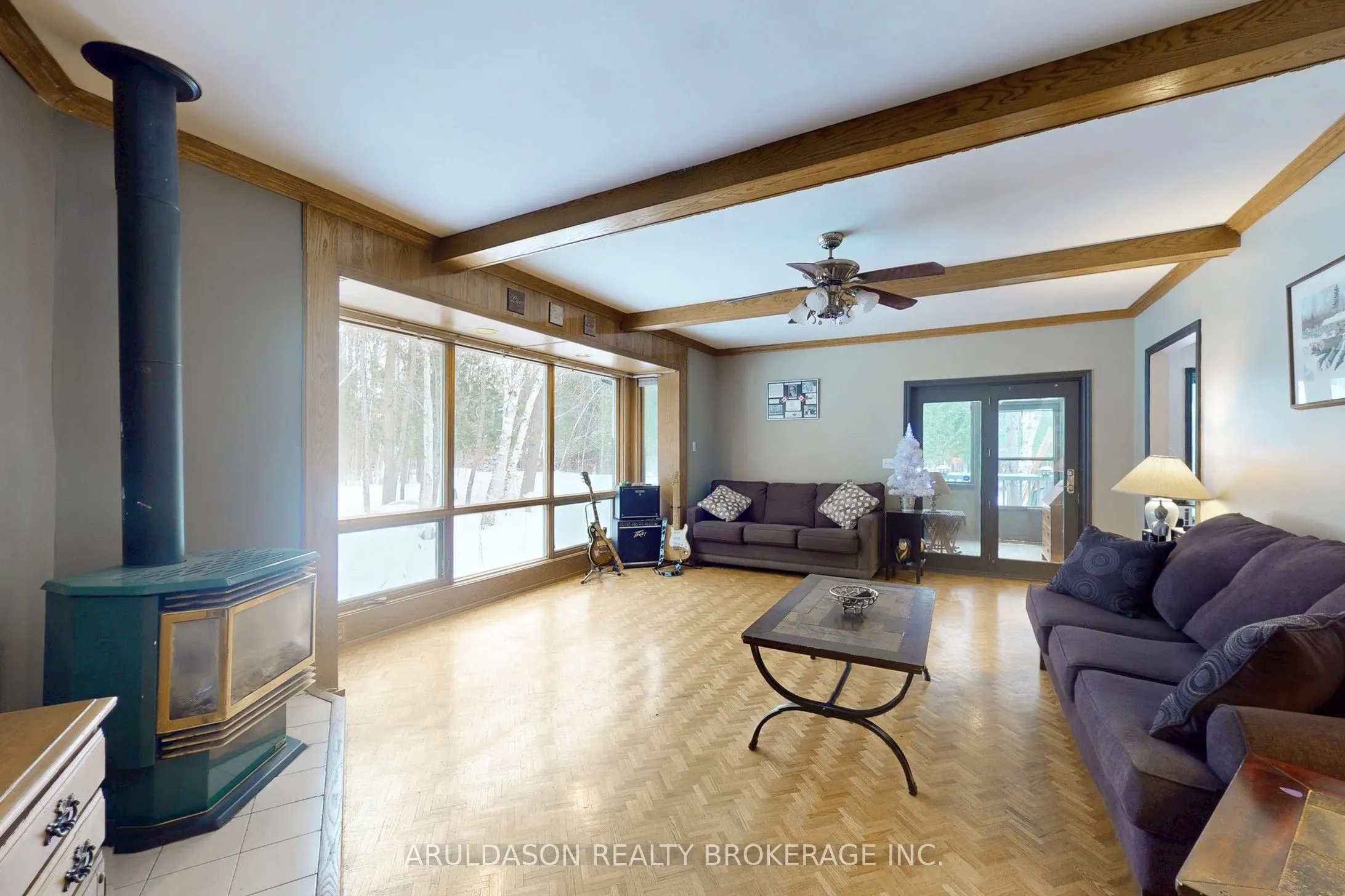 1208 Birchcliffe Crescent