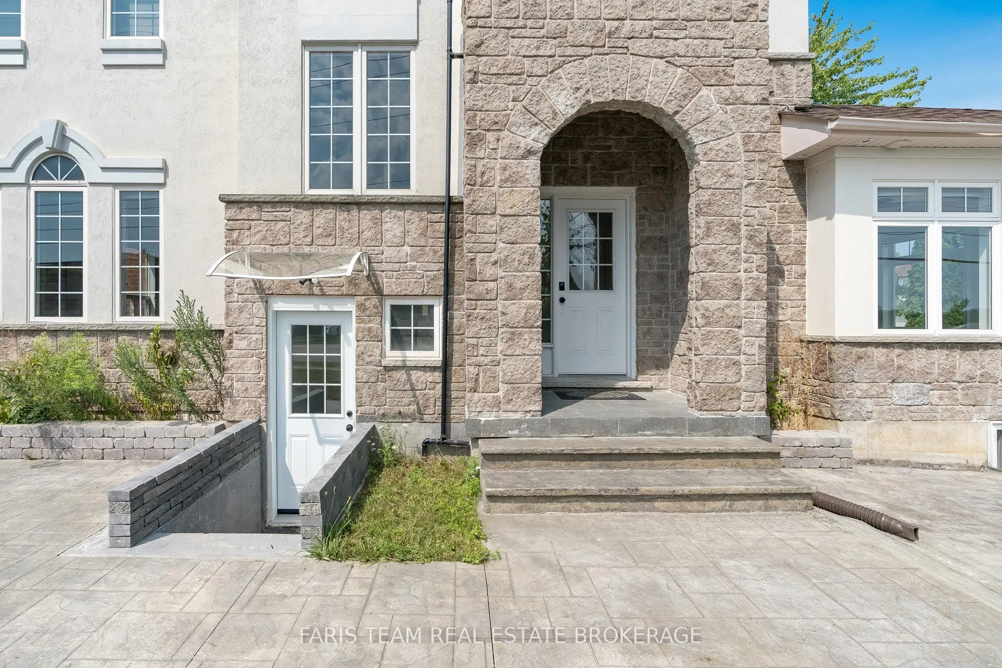 2 Vanessa Drive