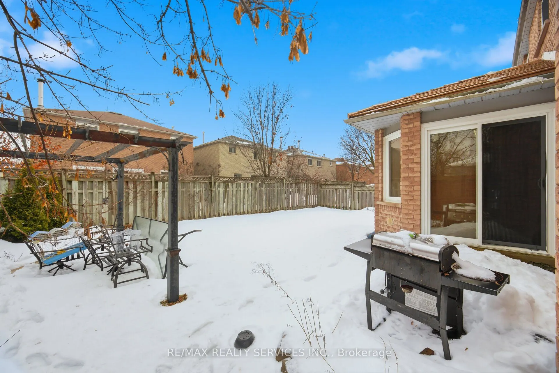 514 Grove Street E