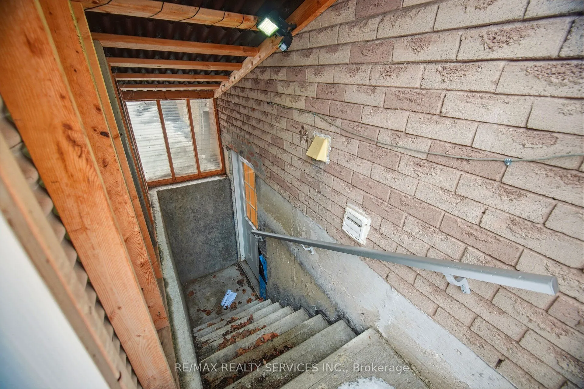 514 Grove Street E
