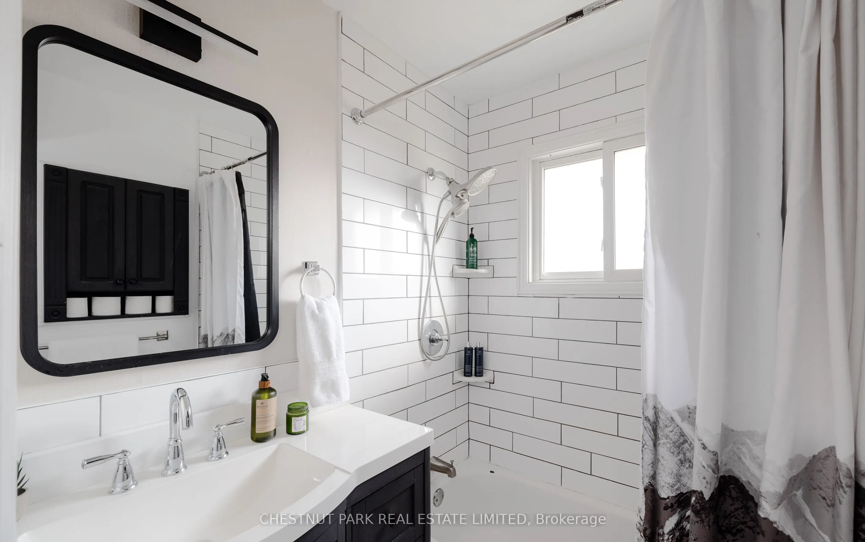 47 Lakeshore Road W
