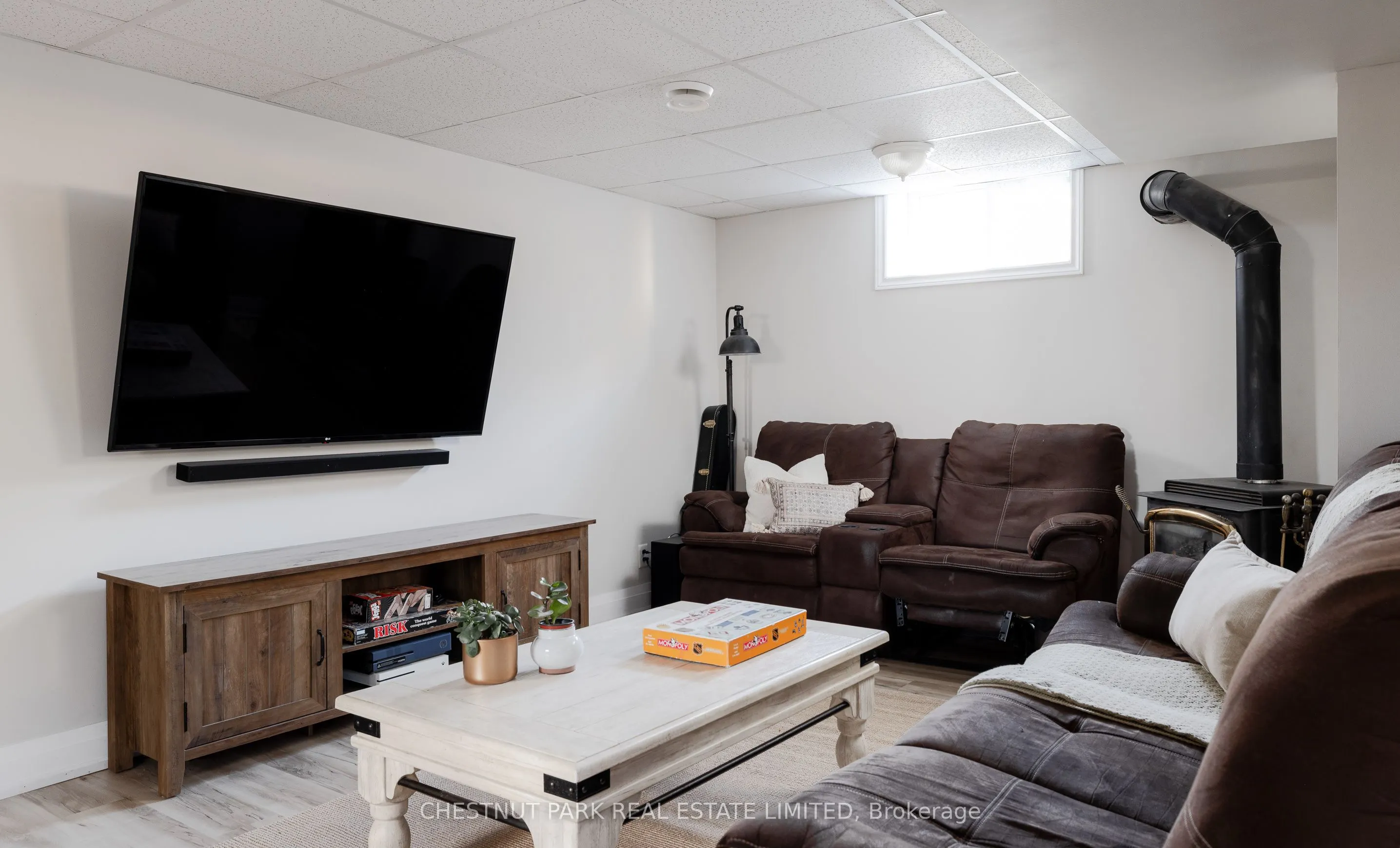 47 Lakeshore Road W
