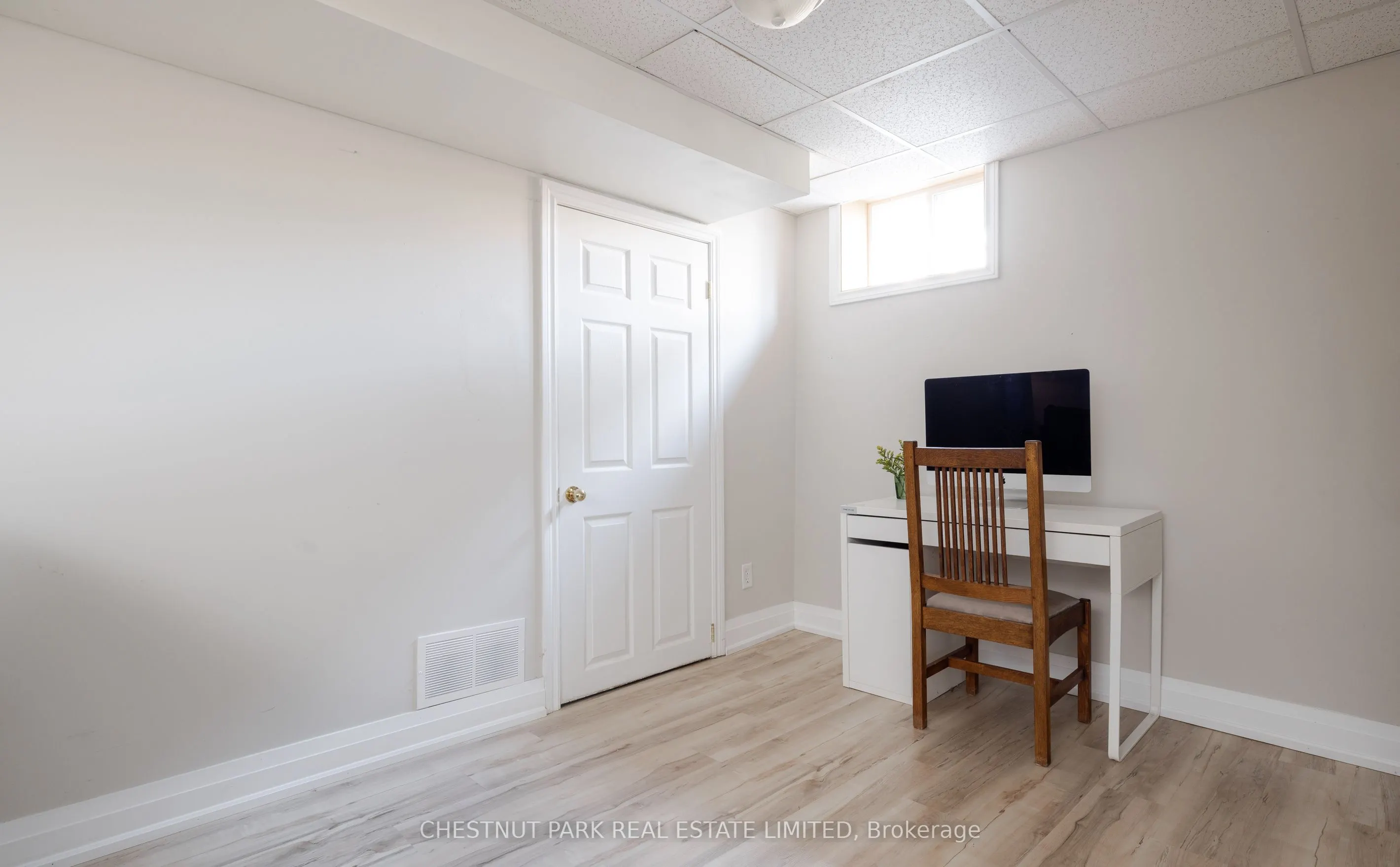 47 Lakeshore Road W