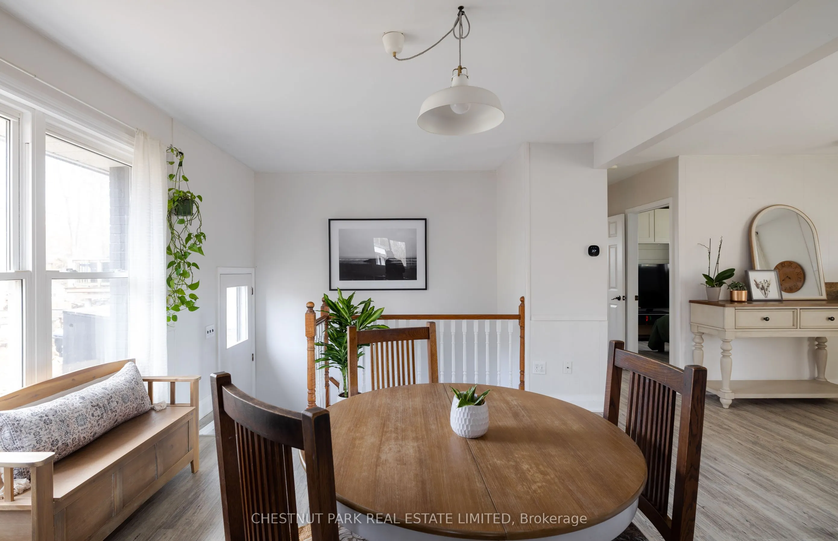 47 Lakeshore Road W