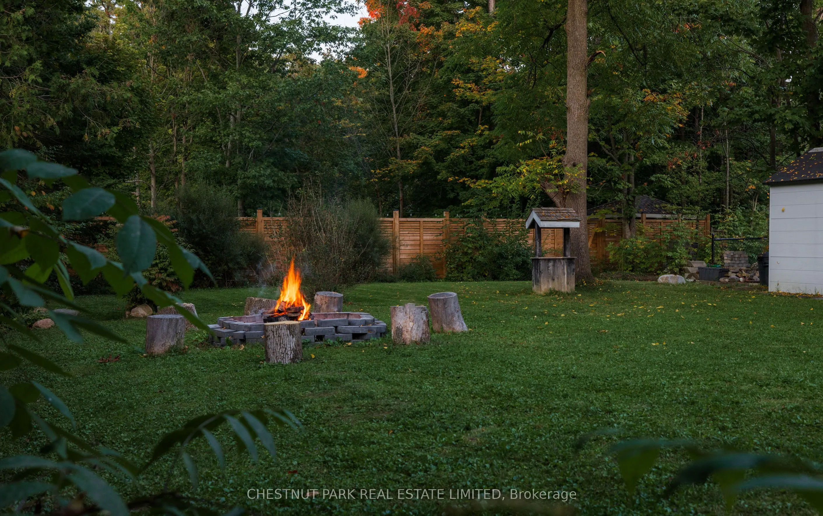 47 Lakeshore Road W