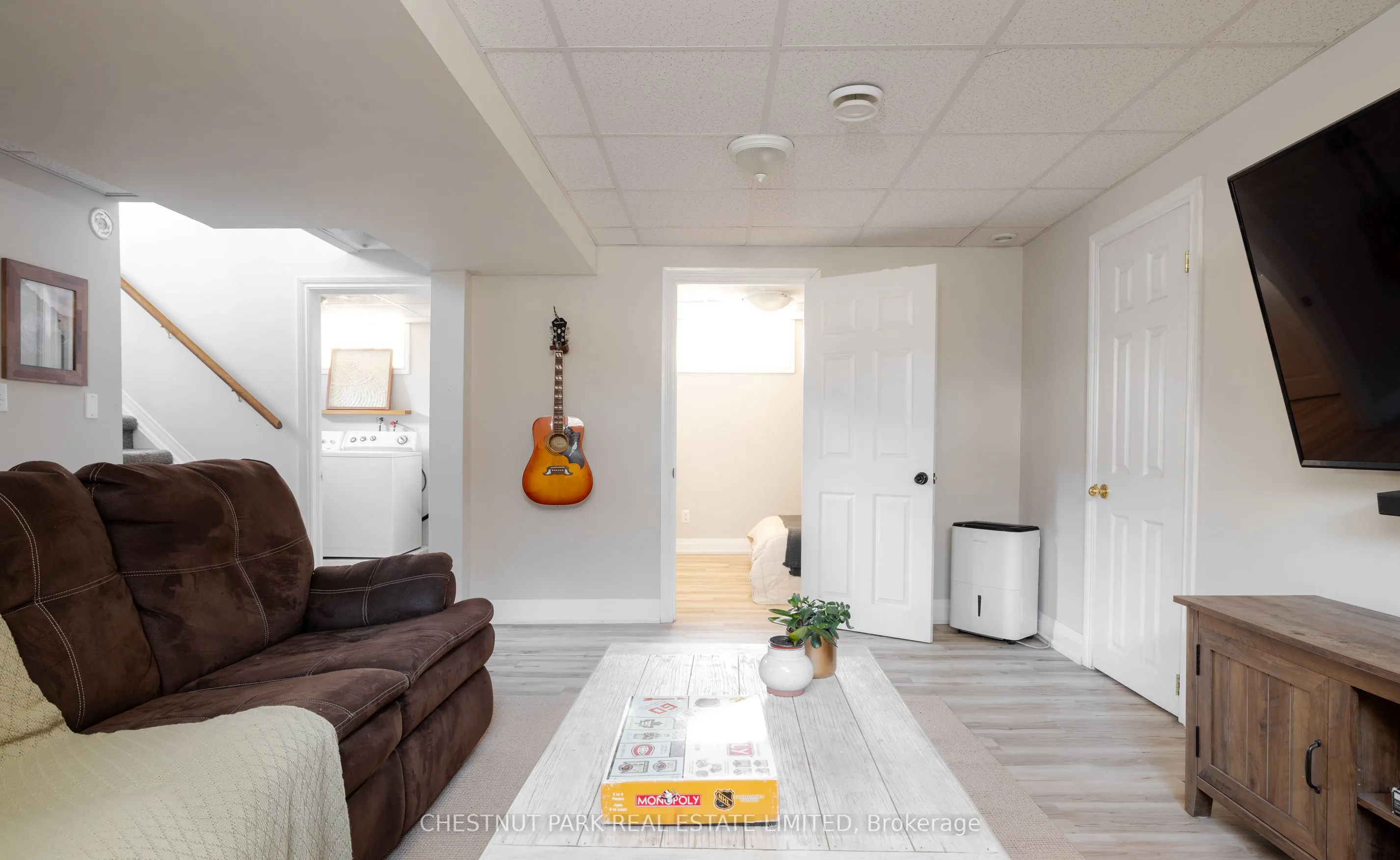 47 Lakeshore Road W