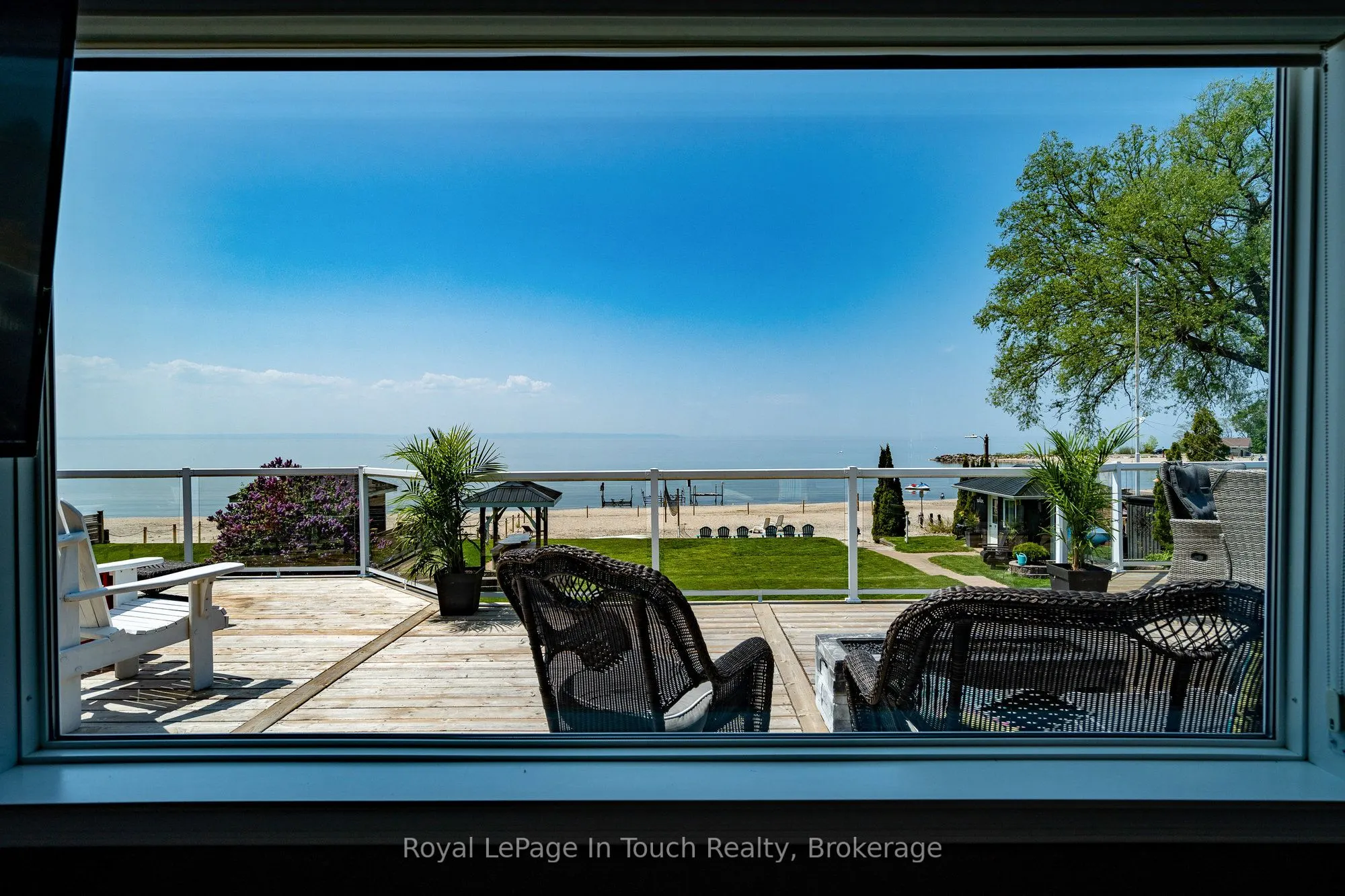 8 TINY BEACHES Road S