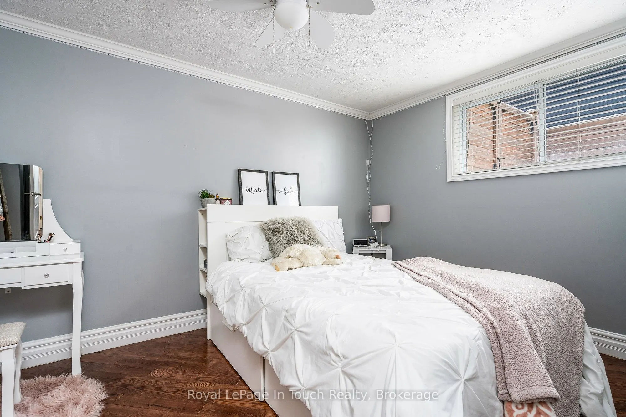 8 TINY BEACHES Road S