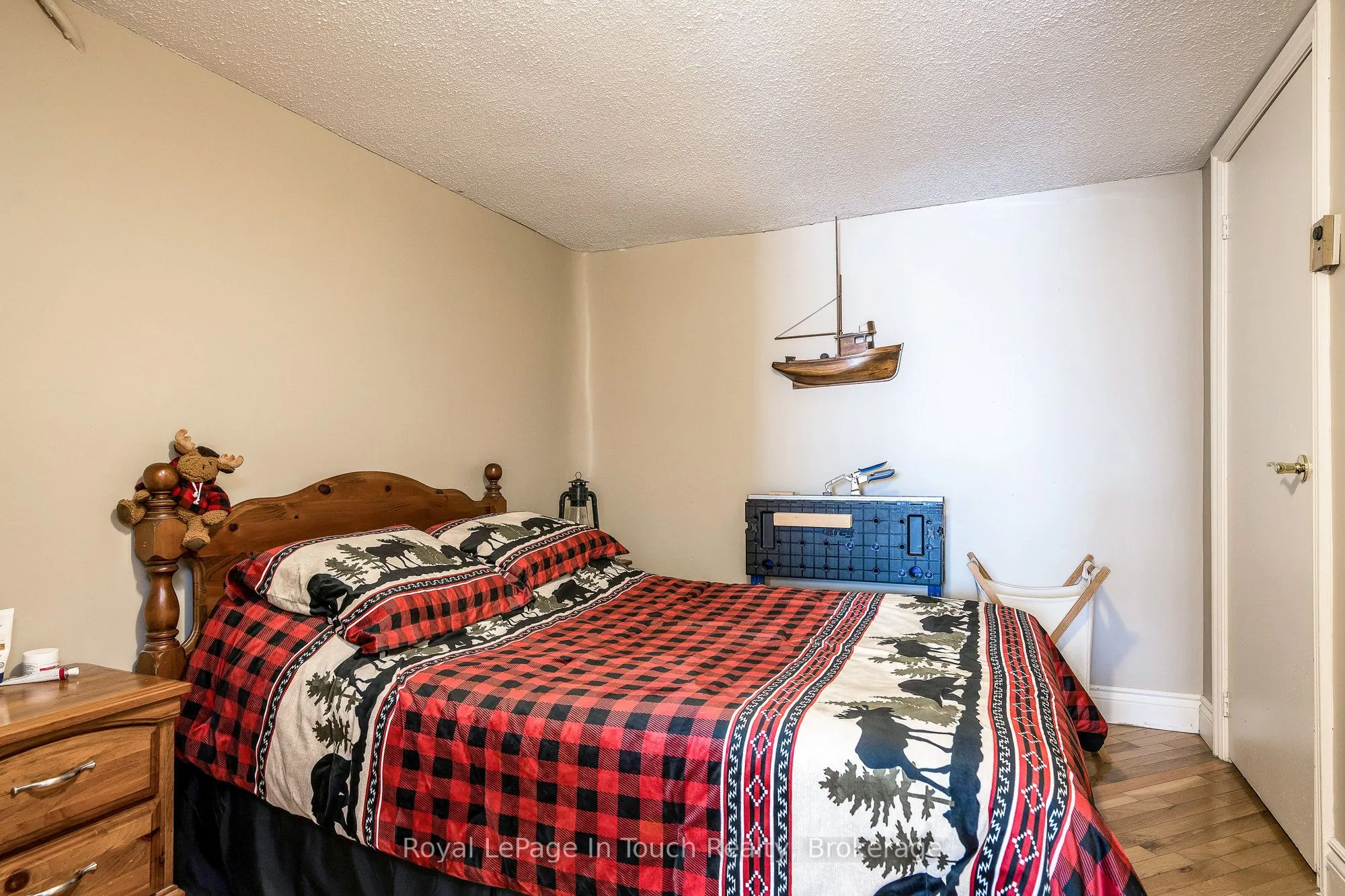 8 TINY BEACHES Road S