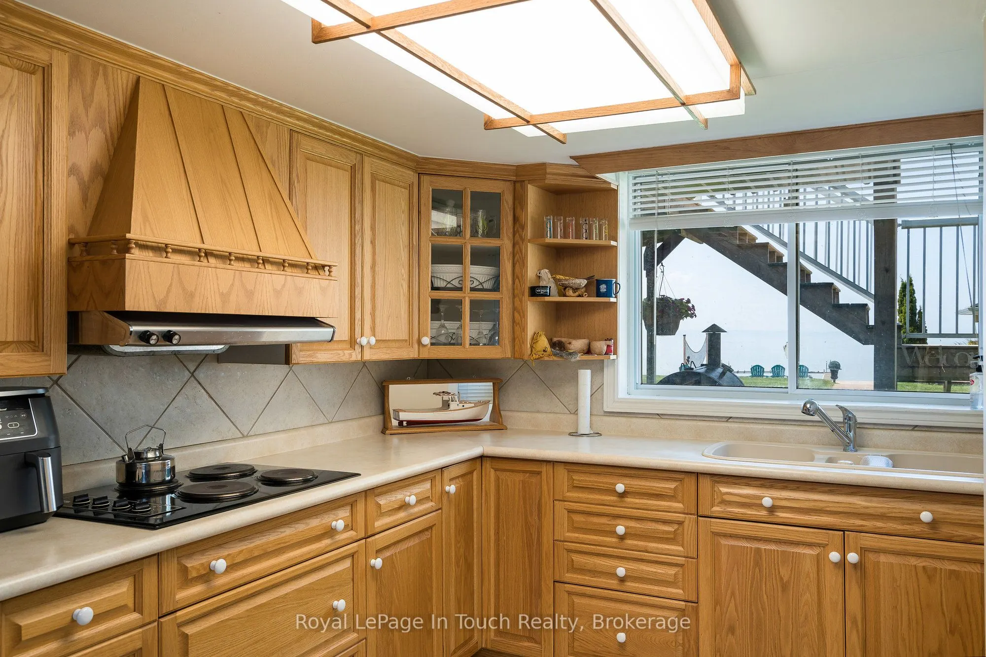 8 TINY BEACHES Road S