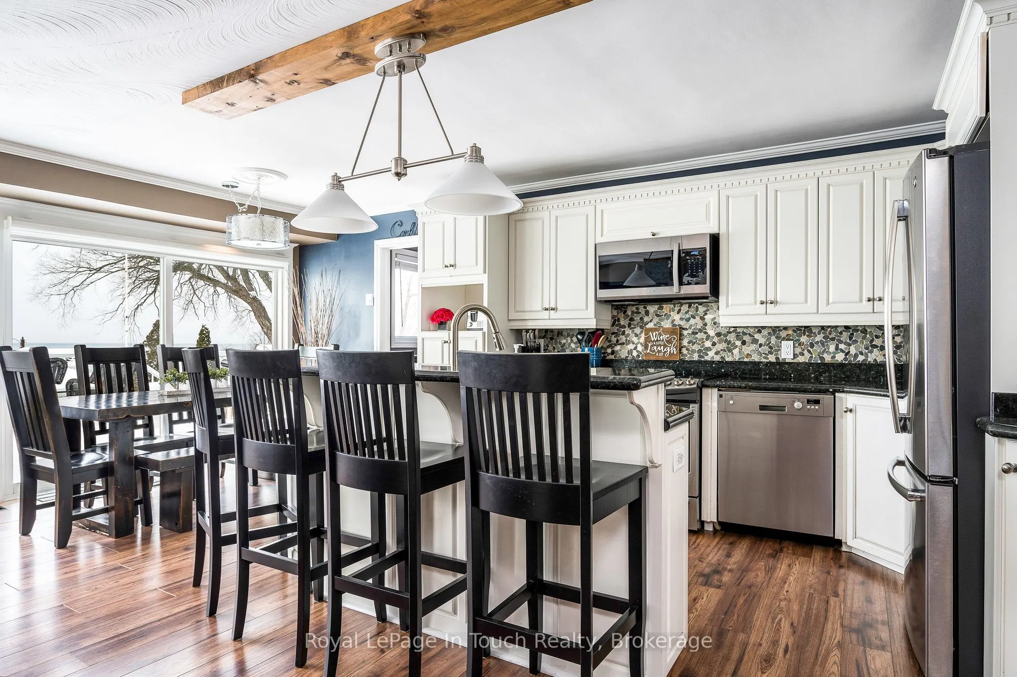 8 TINY BEACHES Road S
