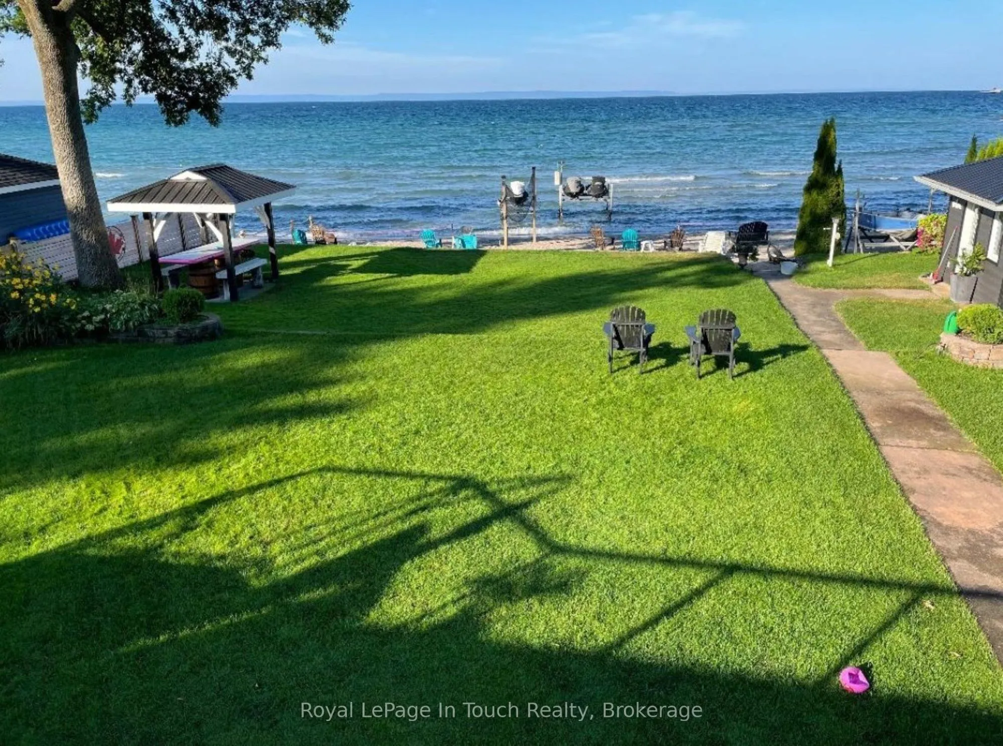 8 TINY BEACHES Road S