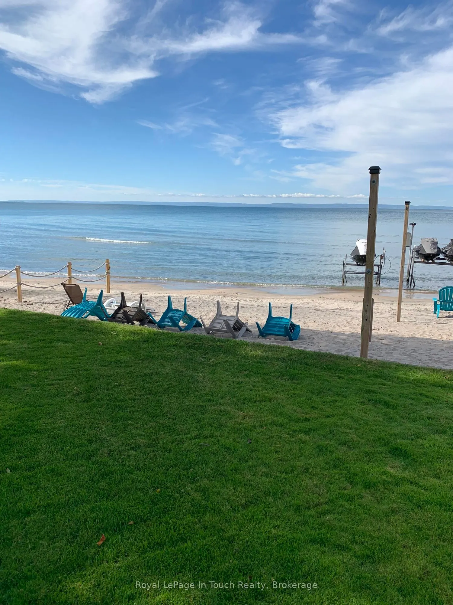 8 TINY BEACHES Road S