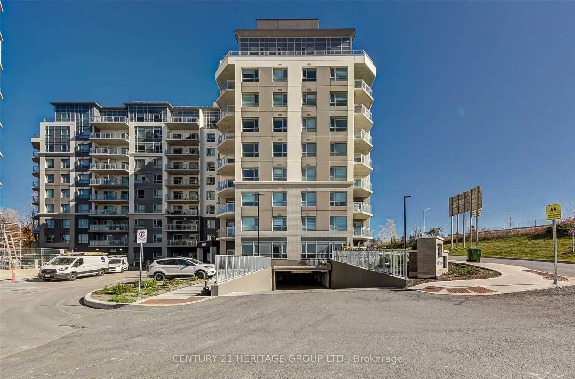 58 Lakeside Terrace #808