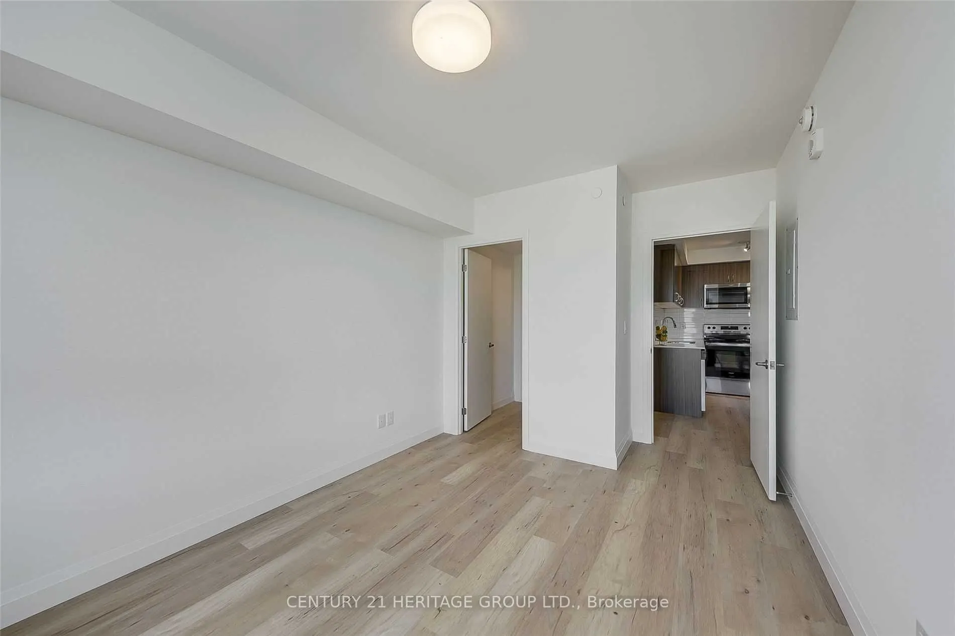 58 Lakeside Terrace #808