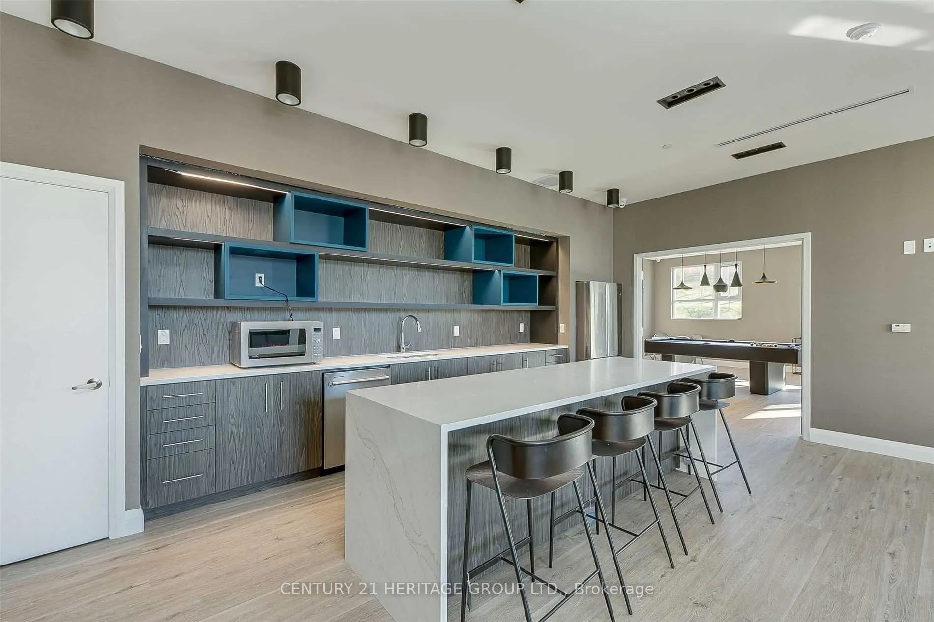 58 Lakeside Terrace #808