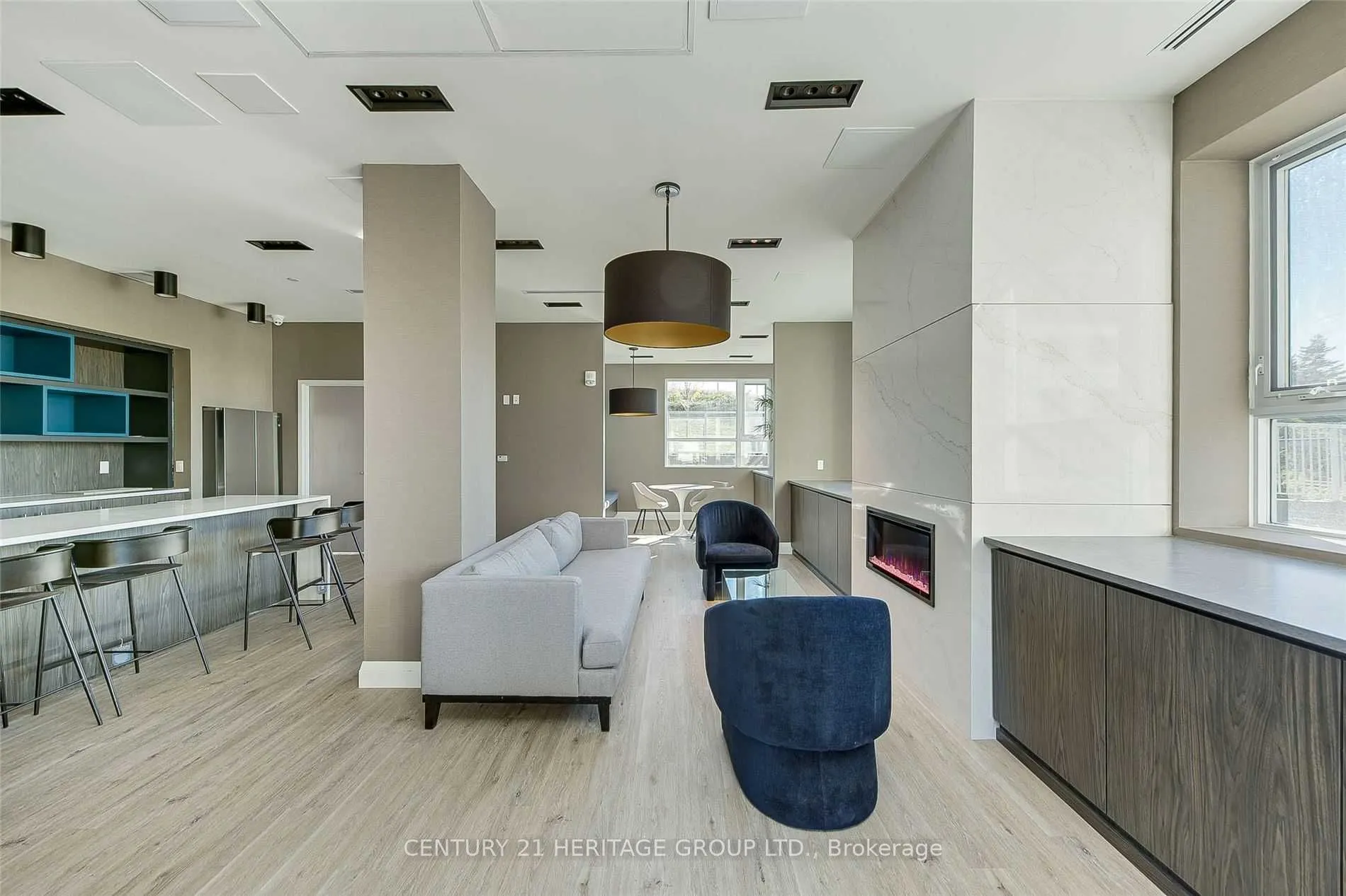 58 Lakeside Terrace #808