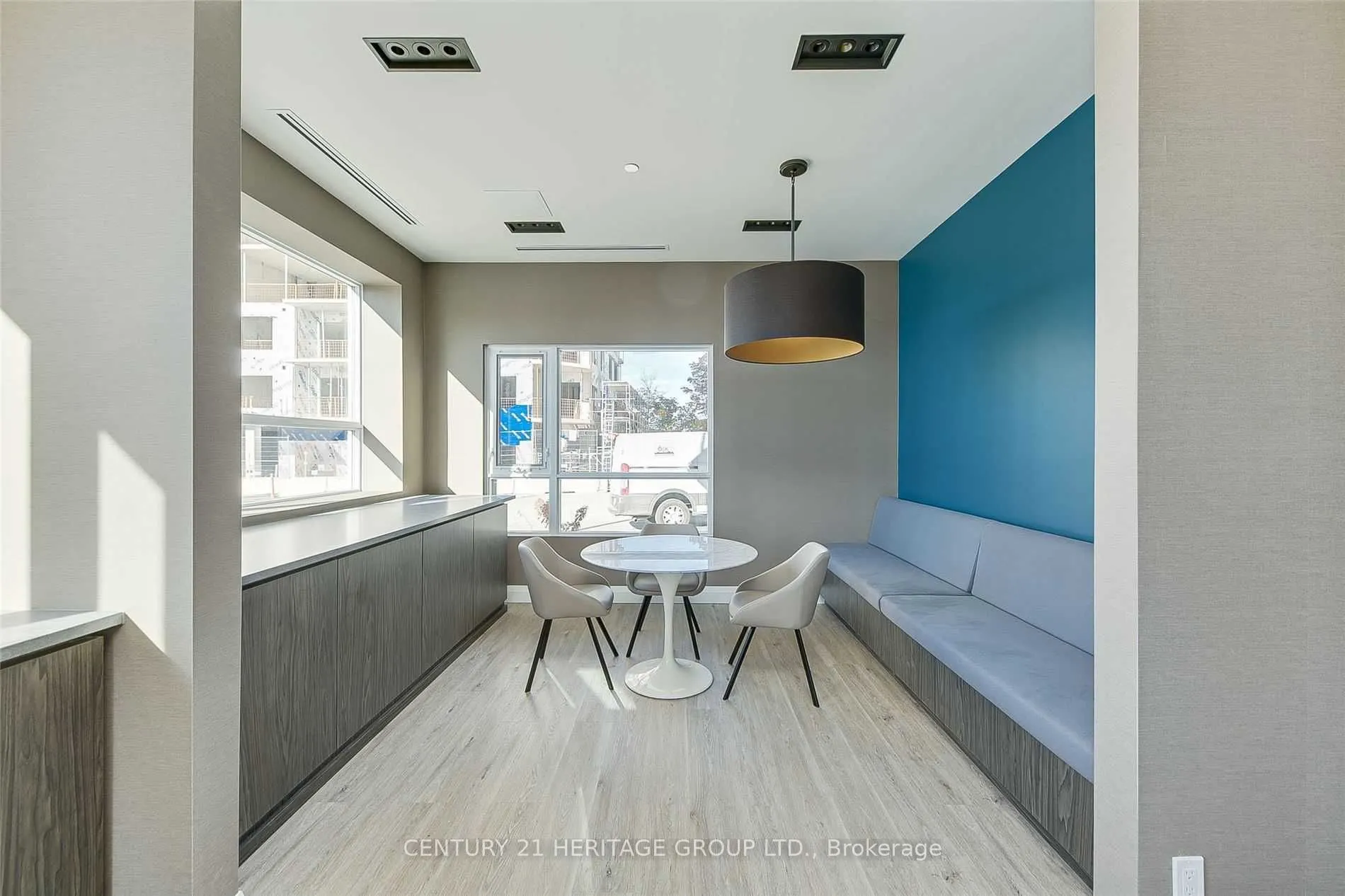 58 Lakeside Terrace #808