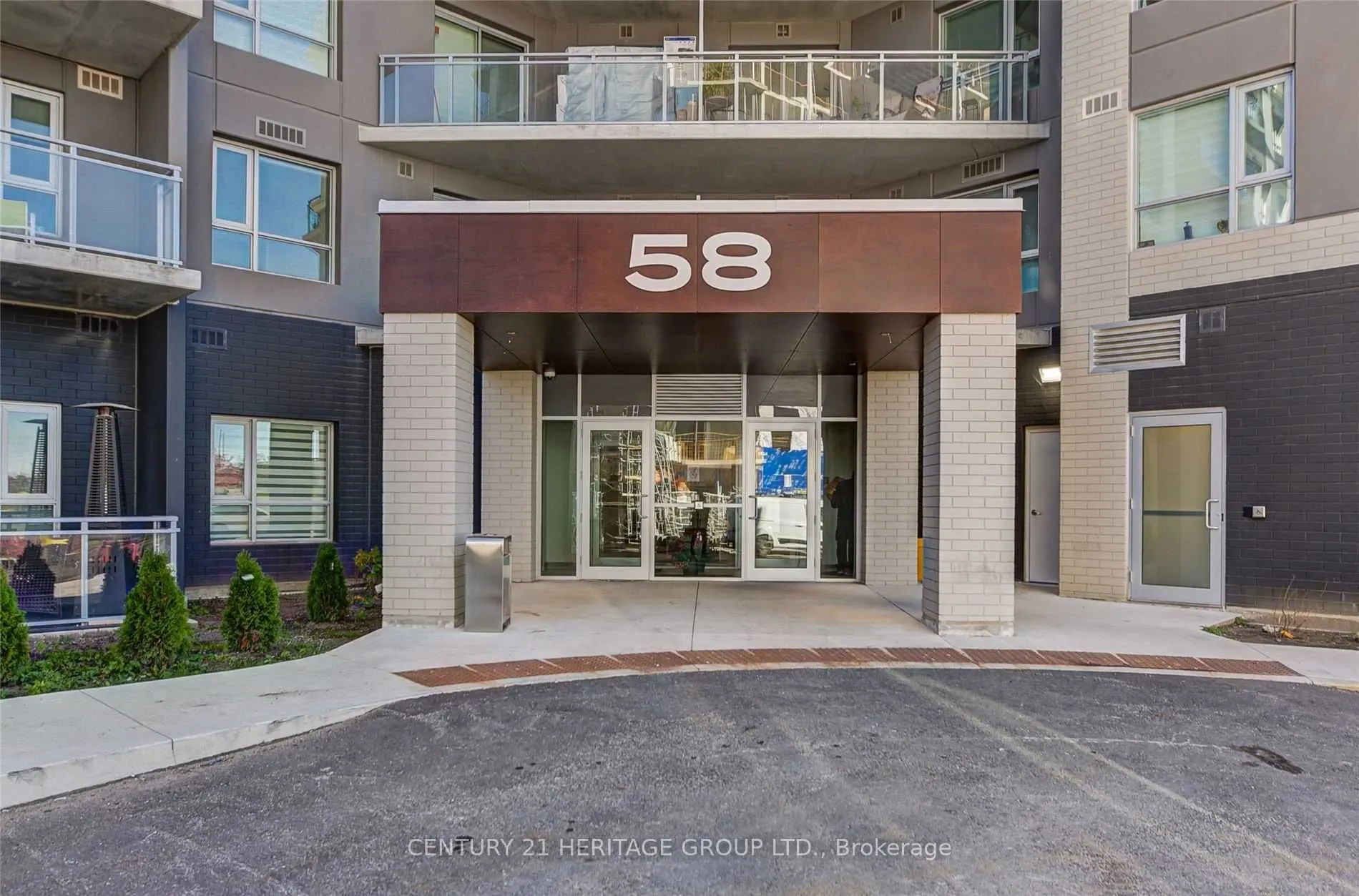 58 Lakeside Terrace #808