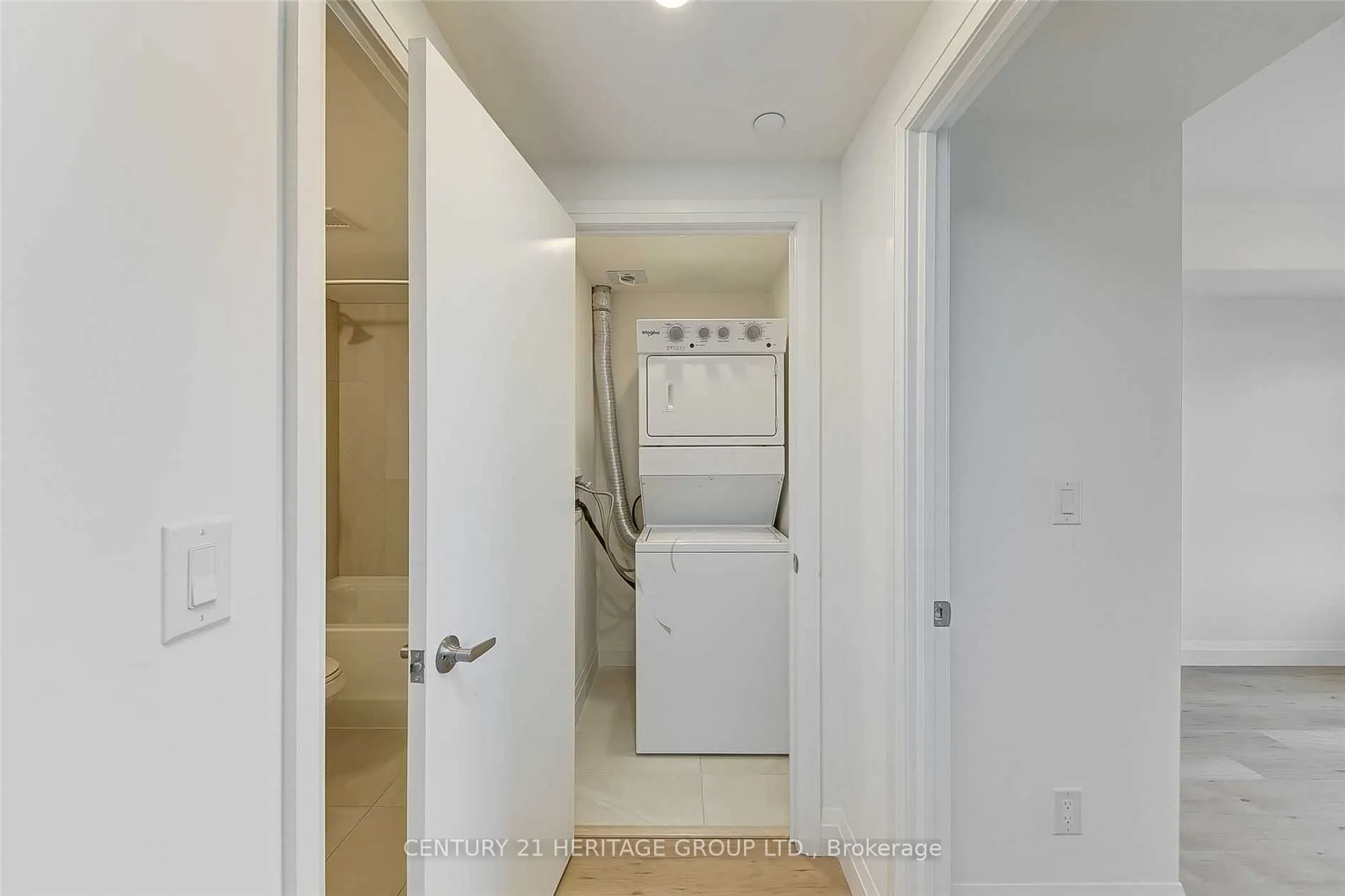 58 Lakeside Terrace #808