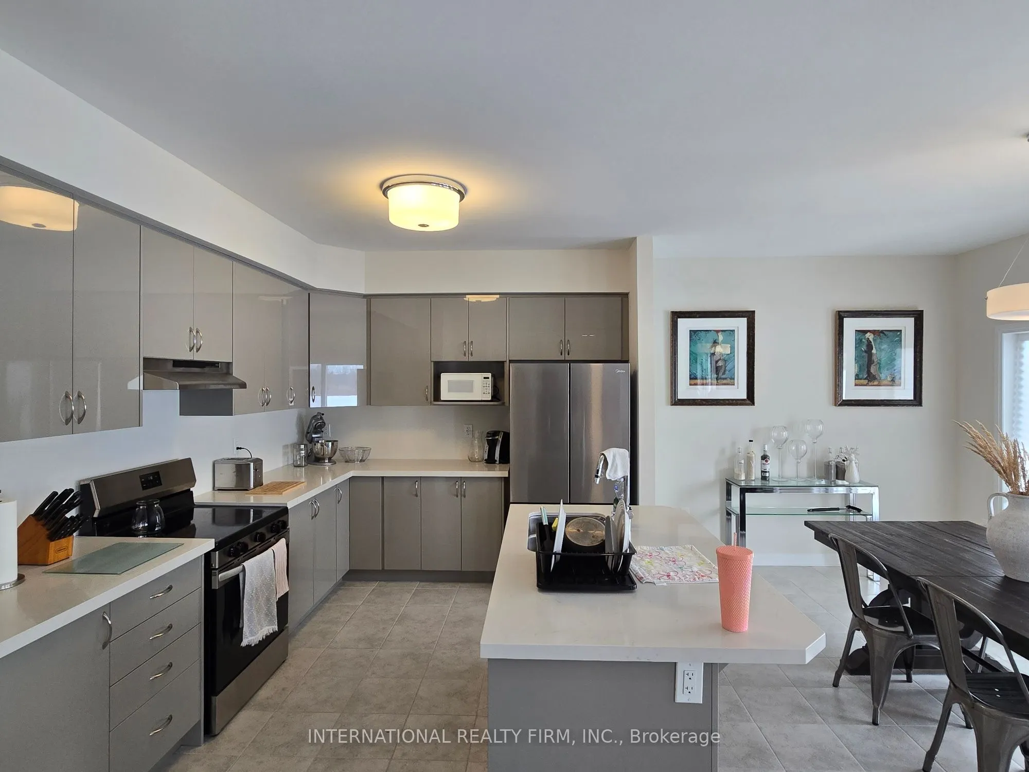 3715 Quayside Drive