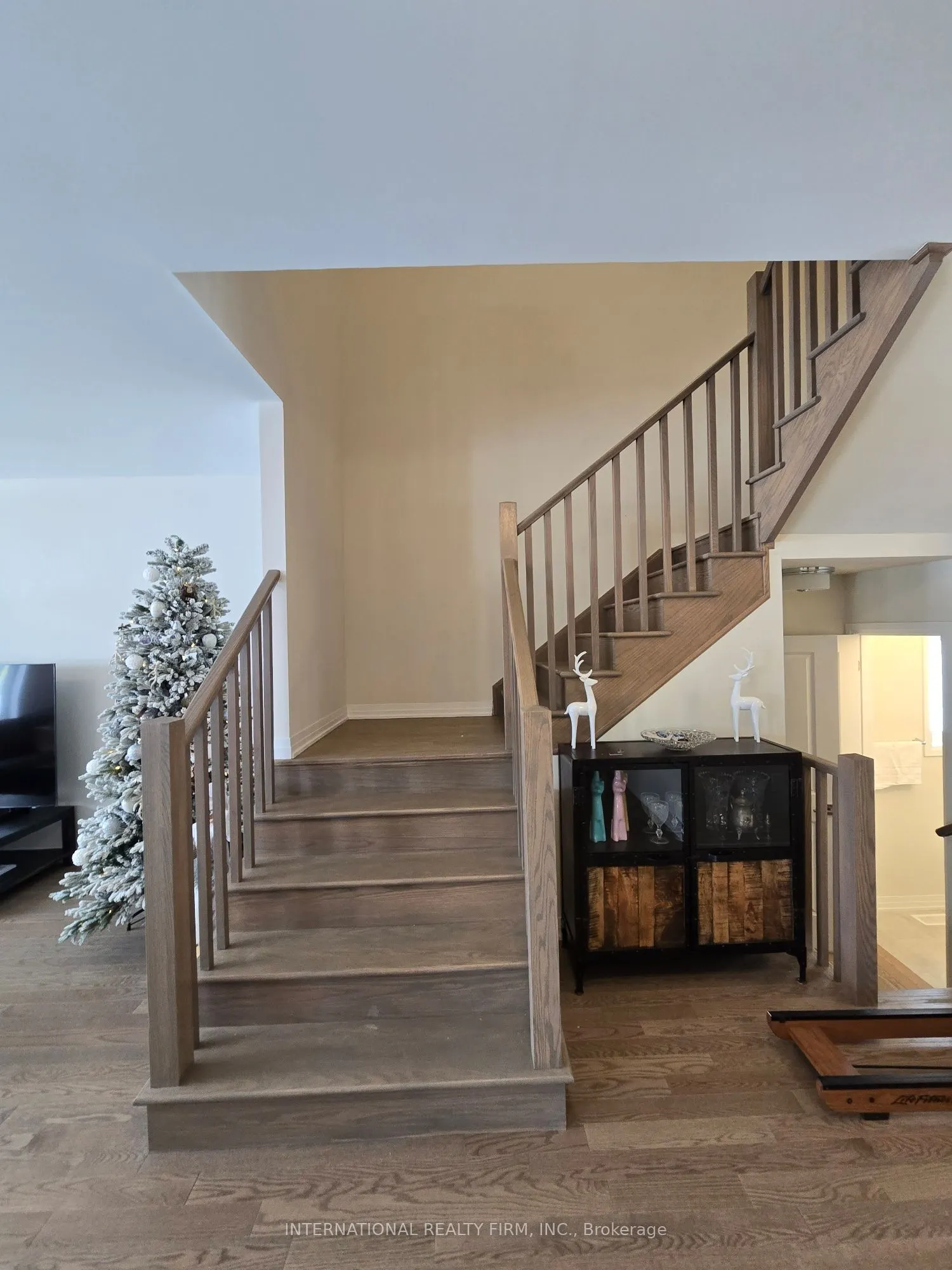 3715 Quayside Drive
