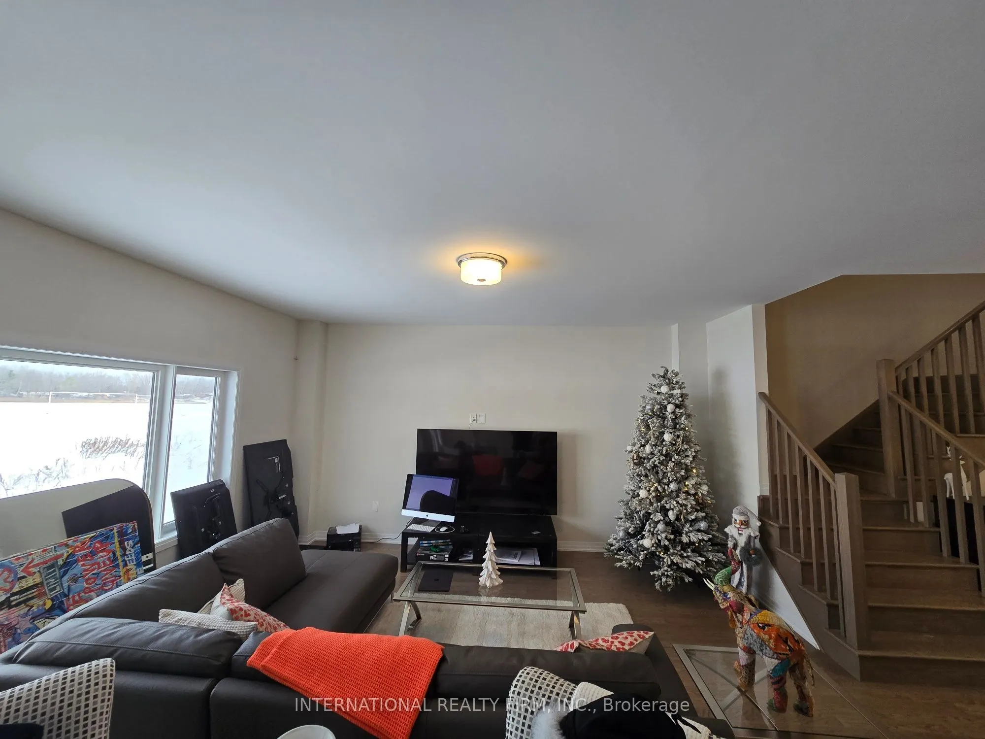 3715 Quayside Drive