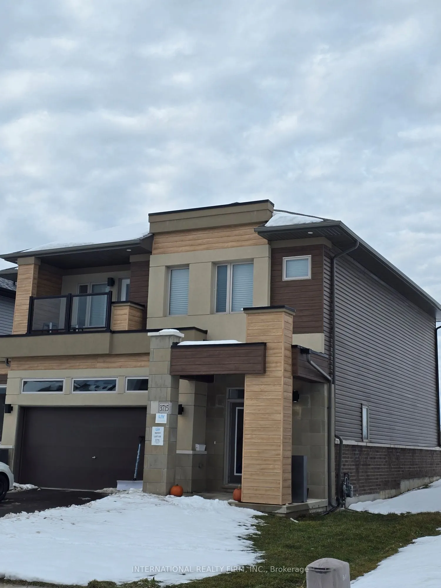 3715 Quayside Drive