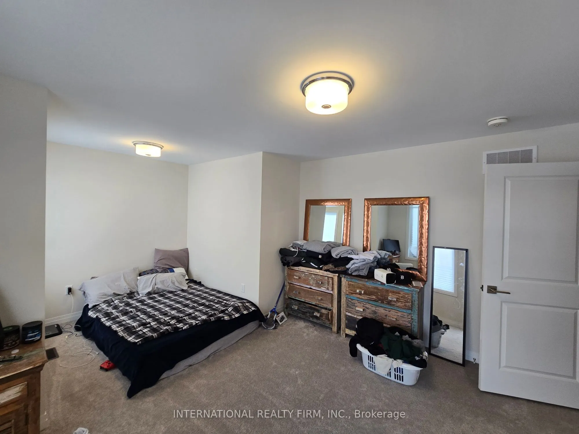 3715 Quayside Drive