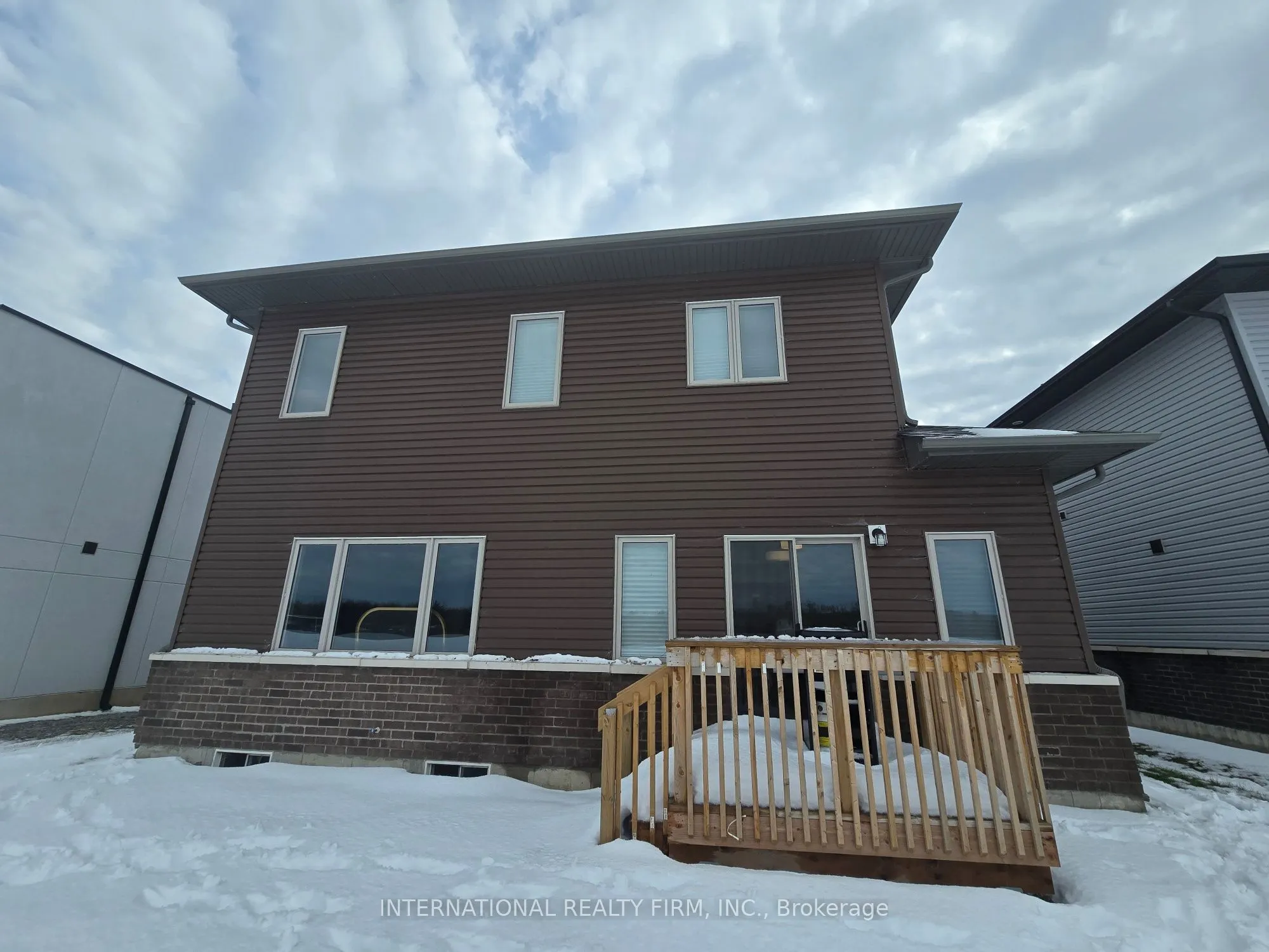 3715 Quayside Drive