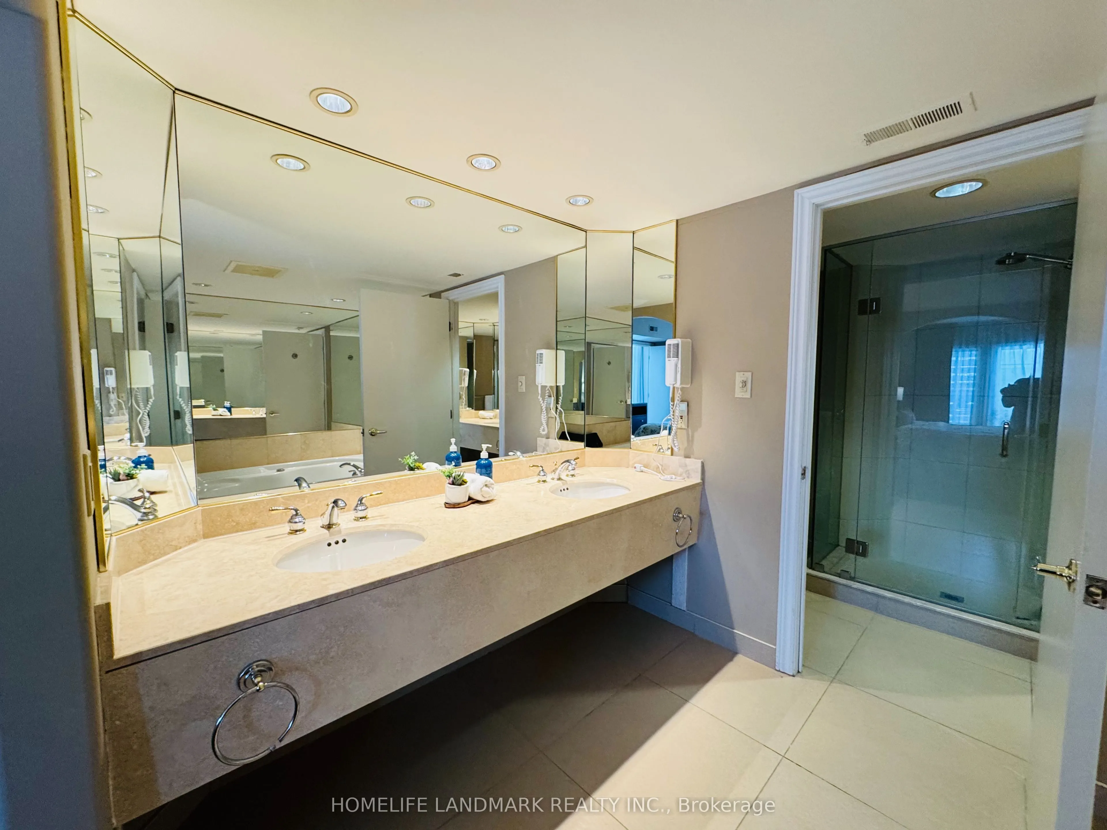 90 Highland Drive #2076-77