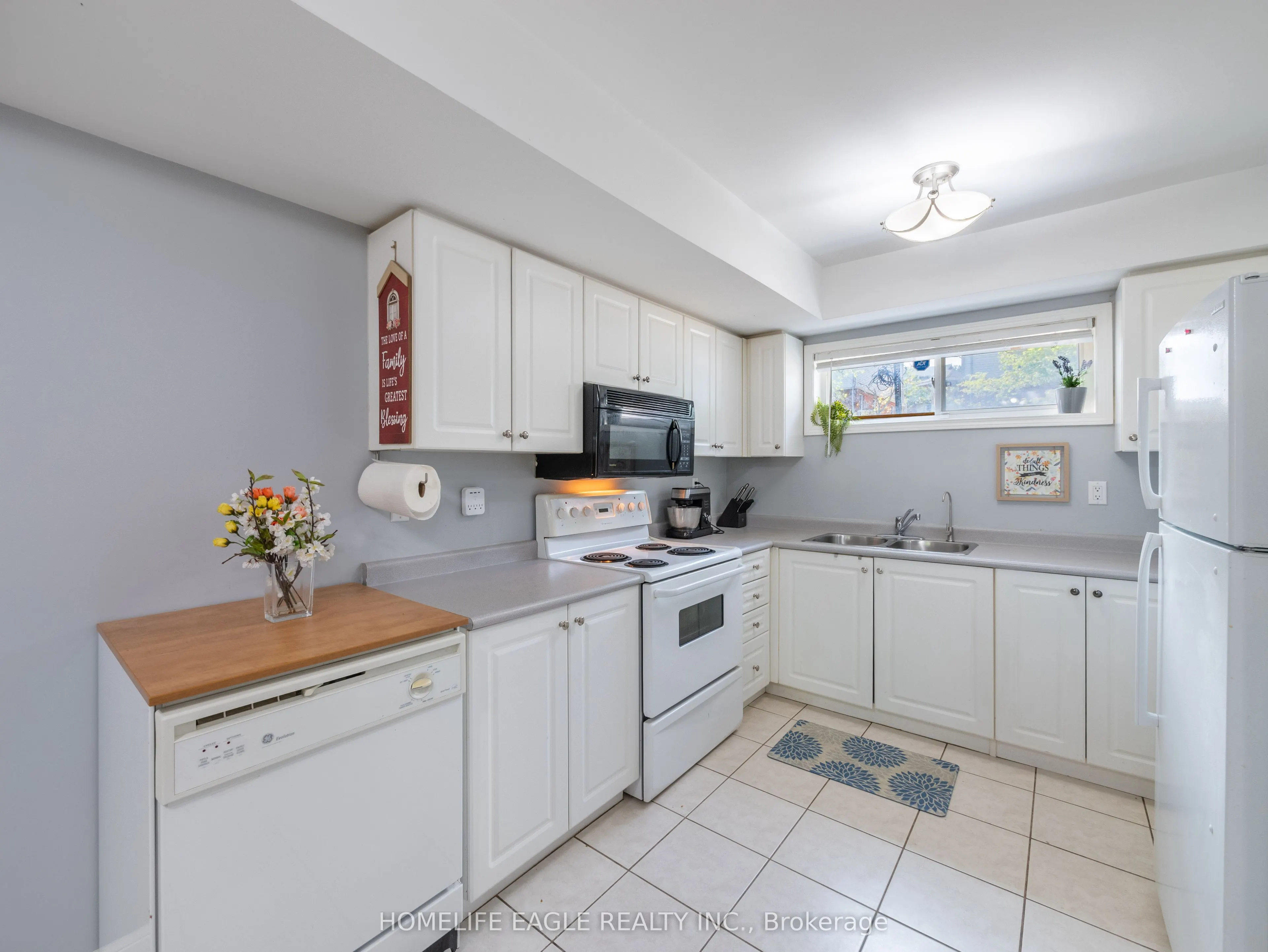 235 Ferndale Drive S #13