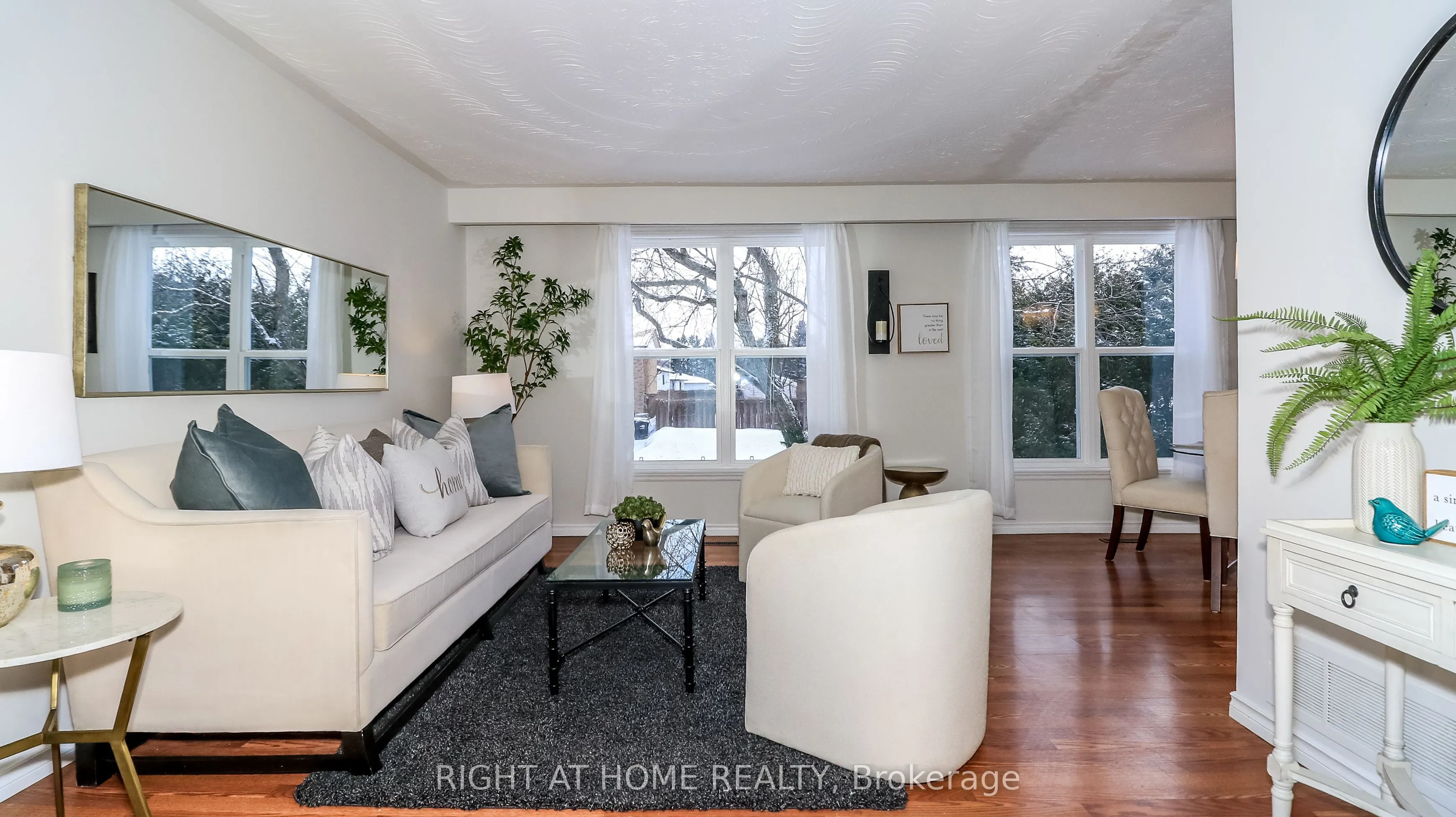 1059 Glen Mhor Crescent