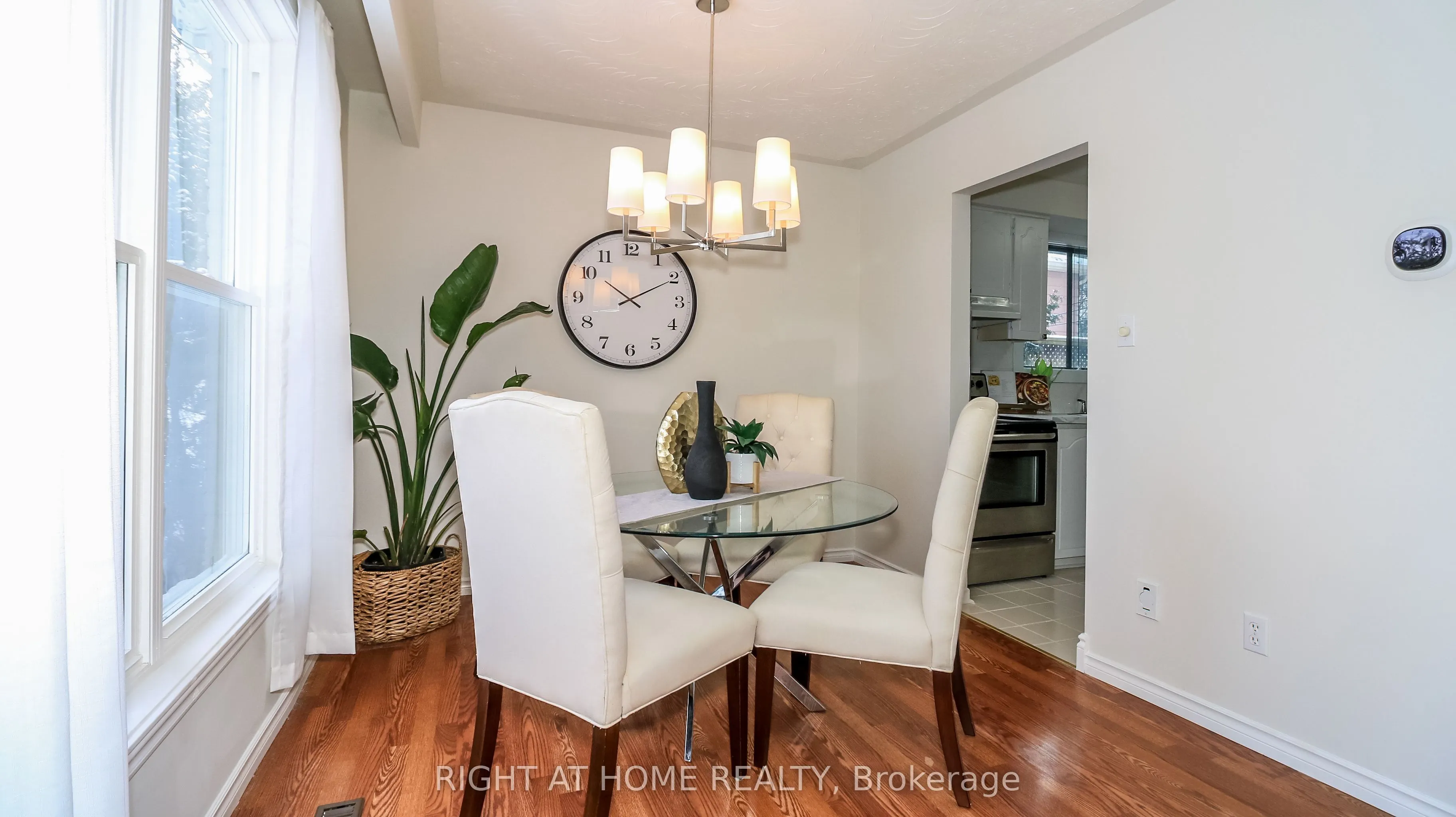 1059 Glen Mhor Crescent