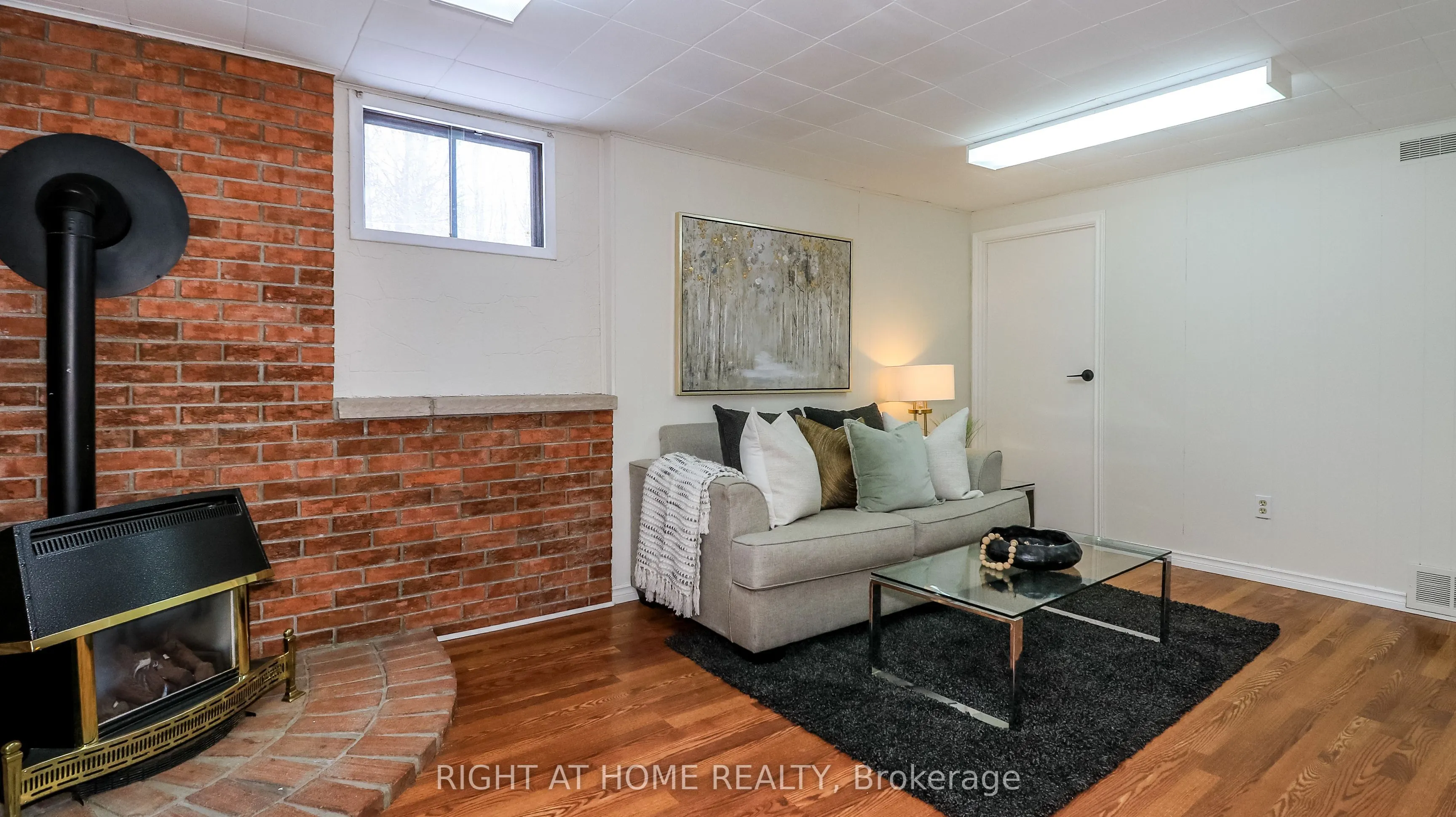 1059 Glen Mhor Crescent