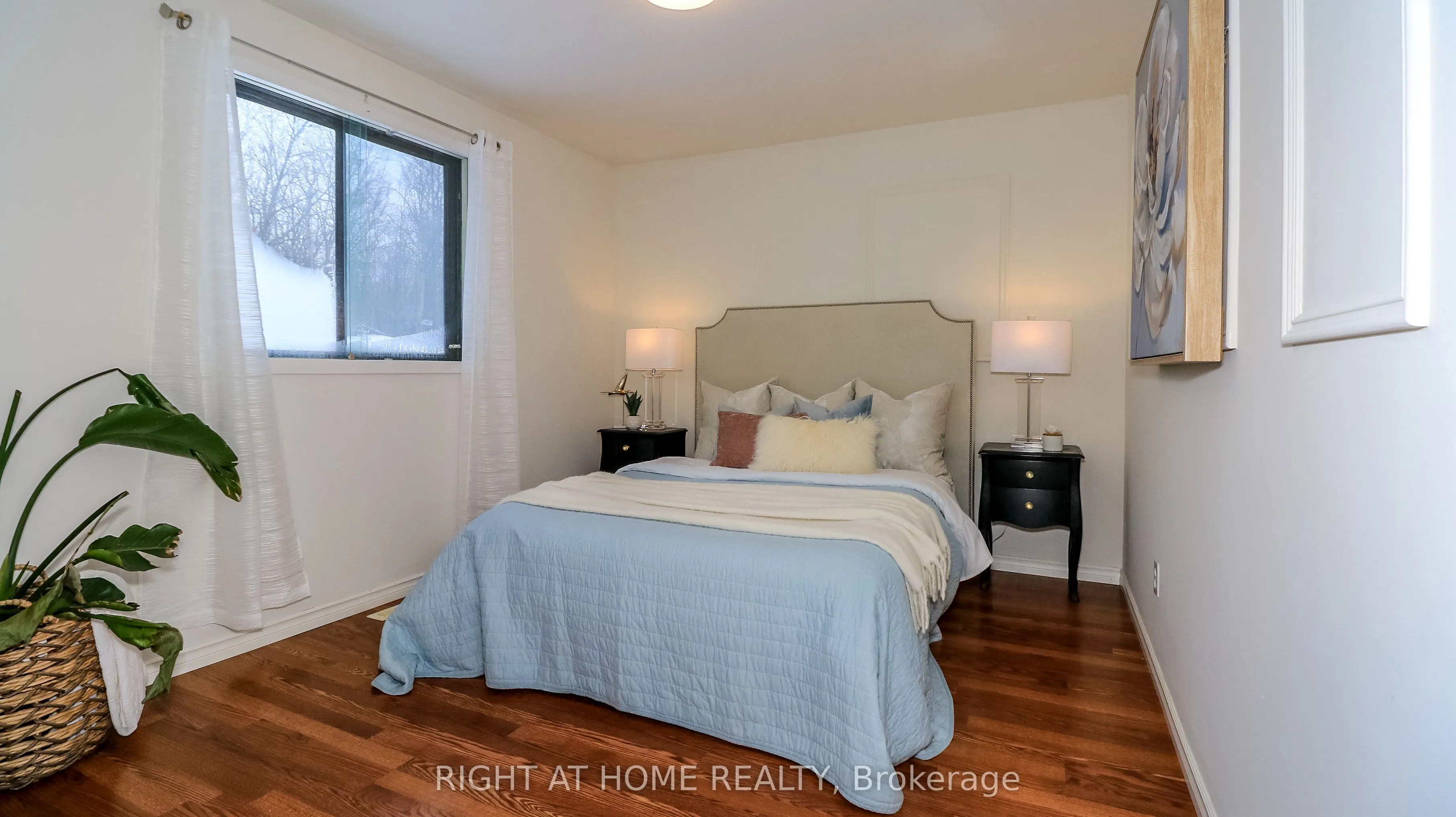 1059 Glen Mhor Crescent