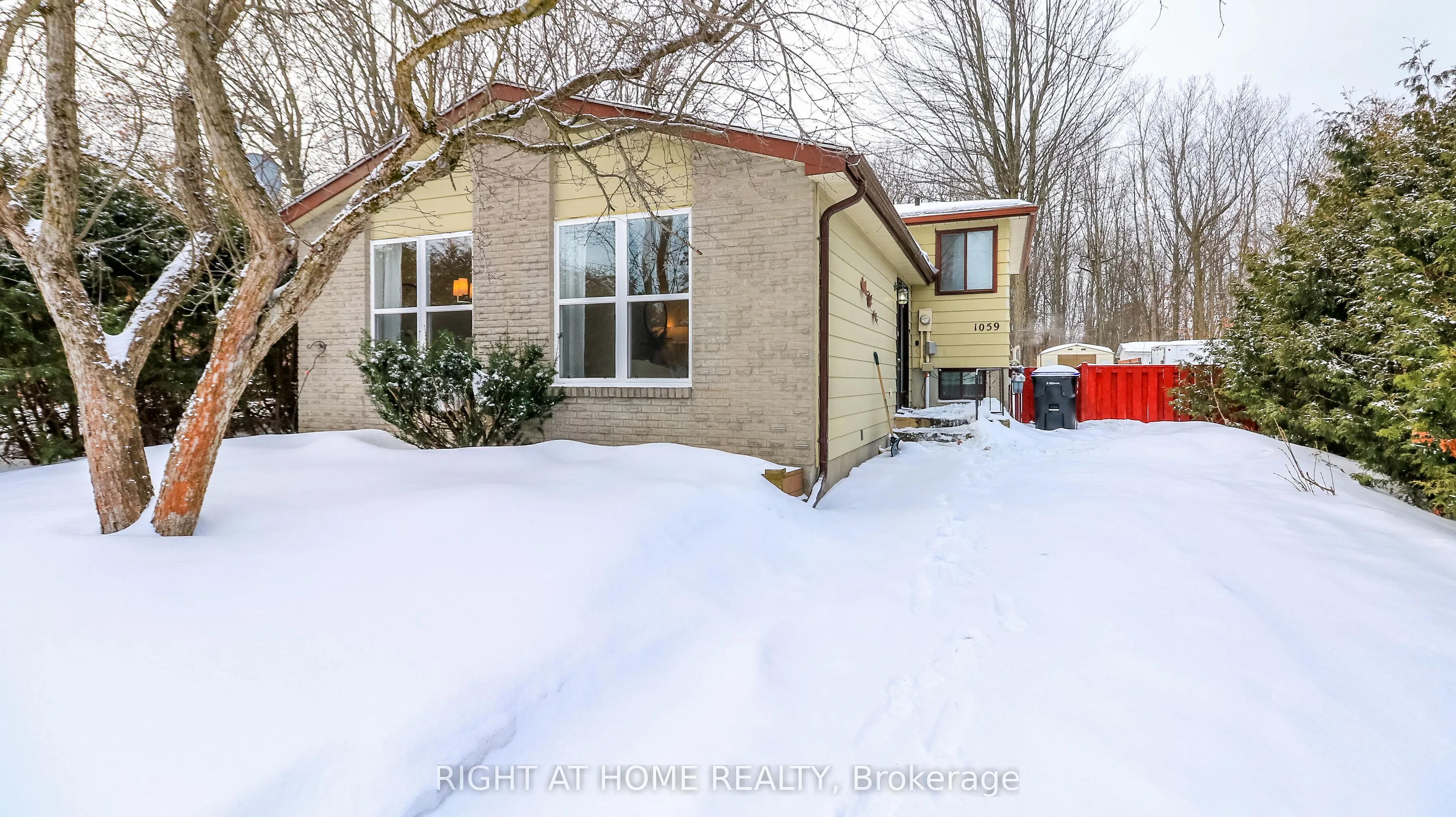 1059 Glen Mhor Crescent