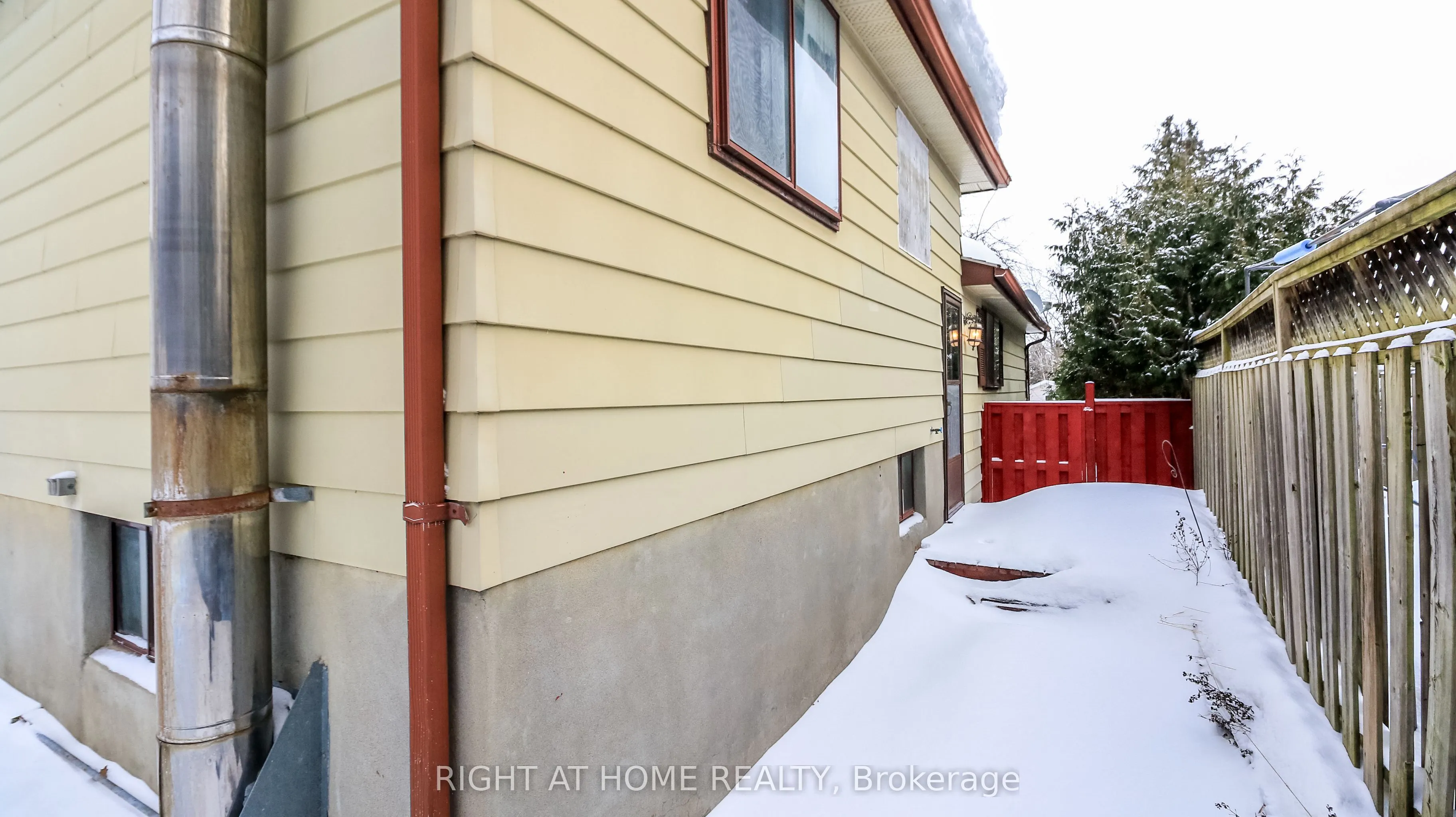 1059 Glen Mhor Crescent