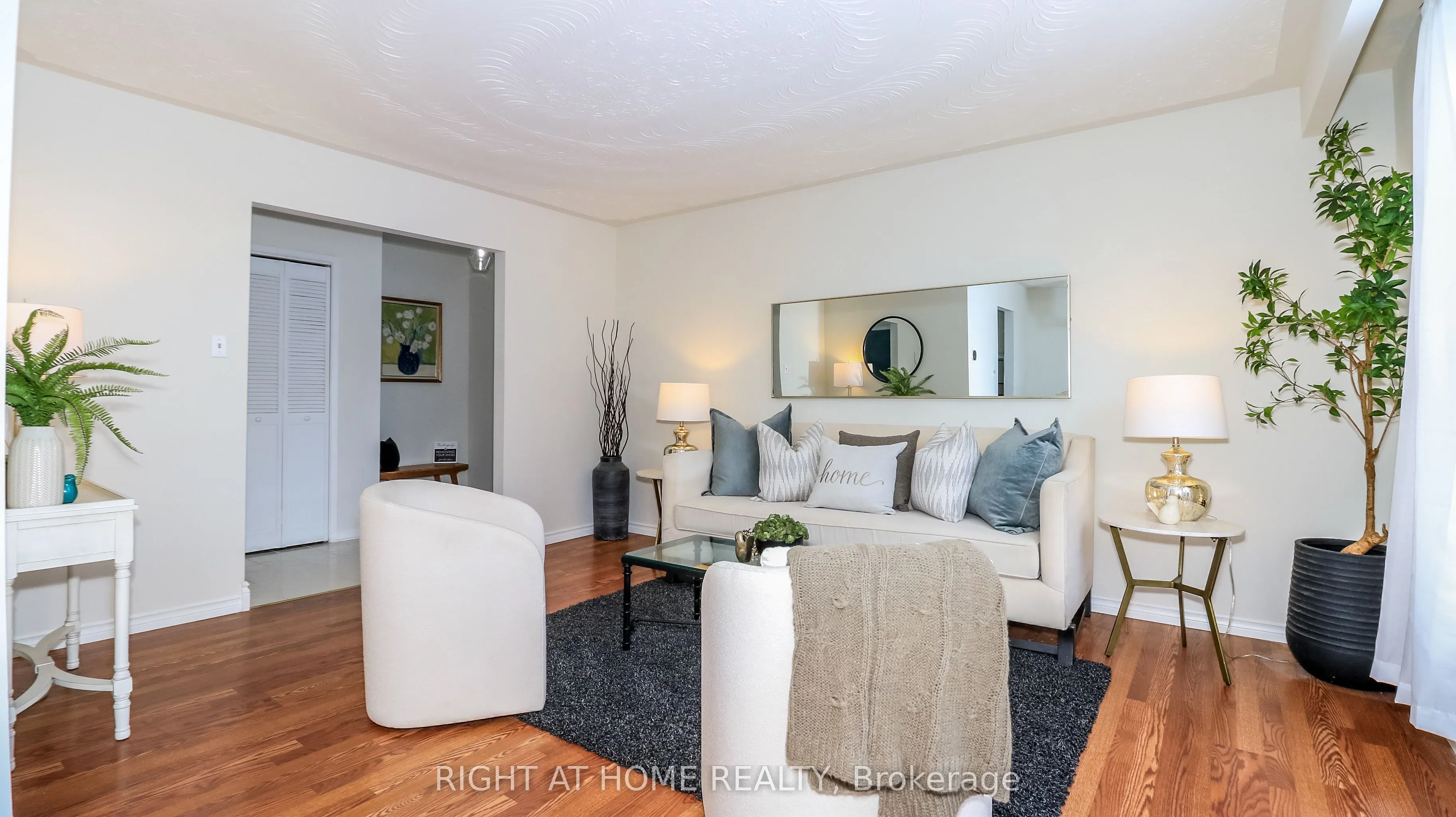 1059 Glen Mhor Crescent