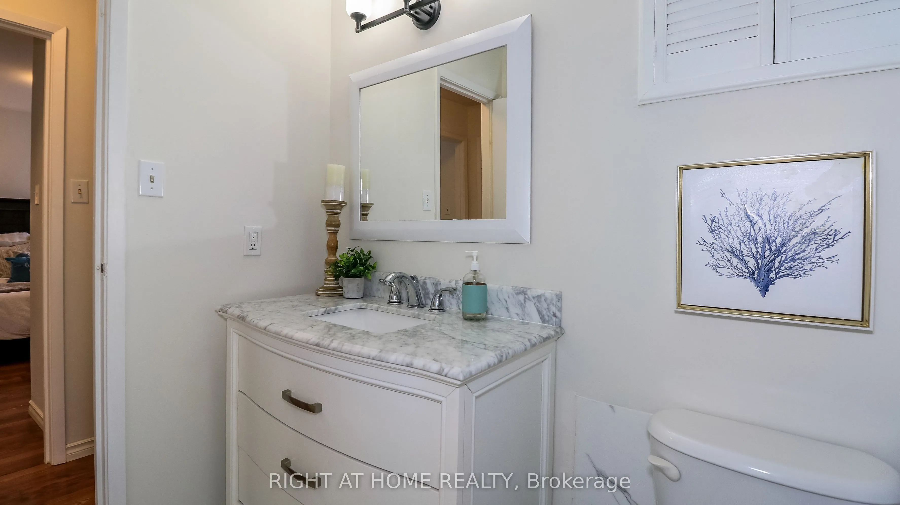 1059 Glen Mhor Crescent
