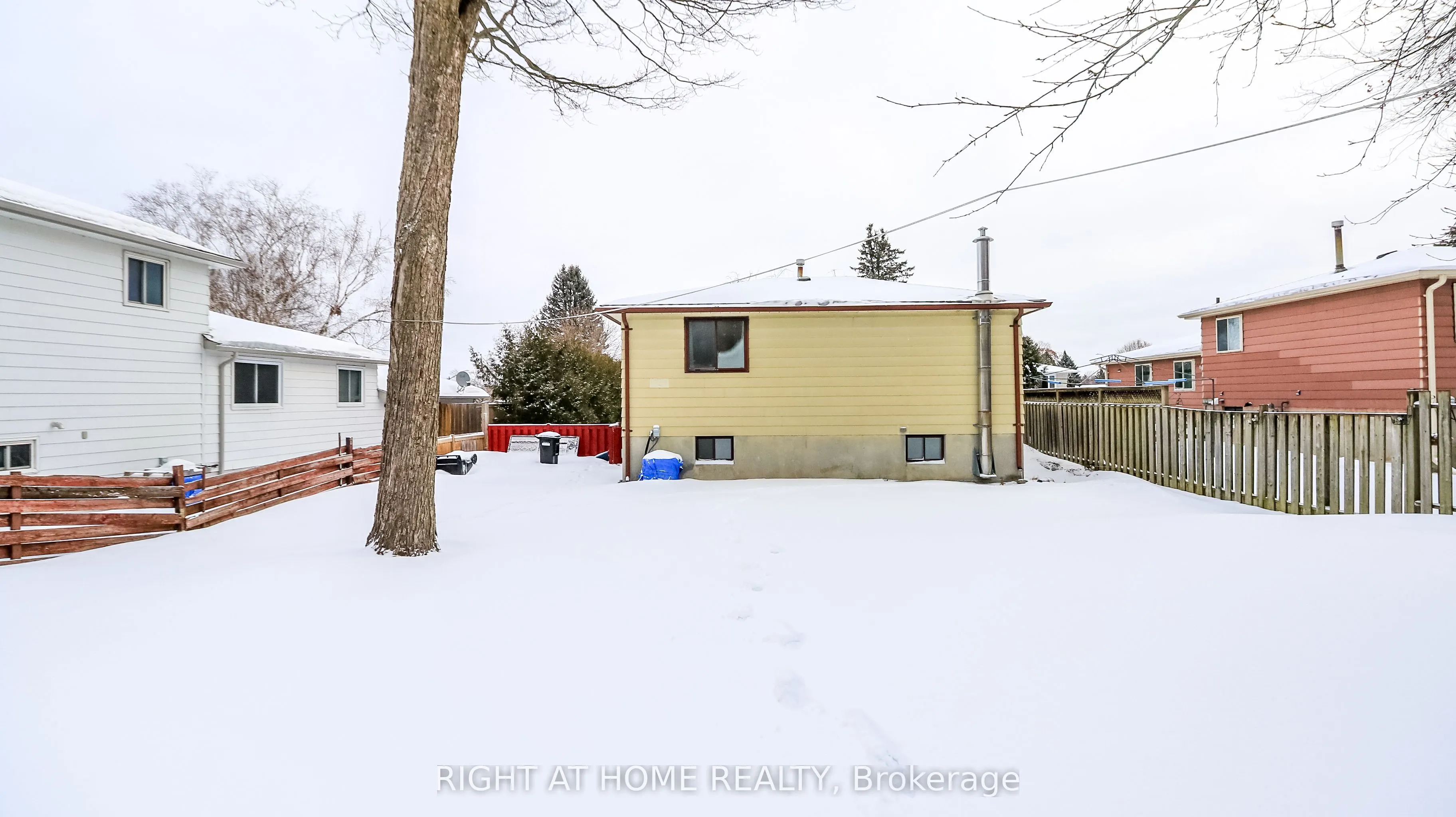 1059 Glen Mhor Crescent
