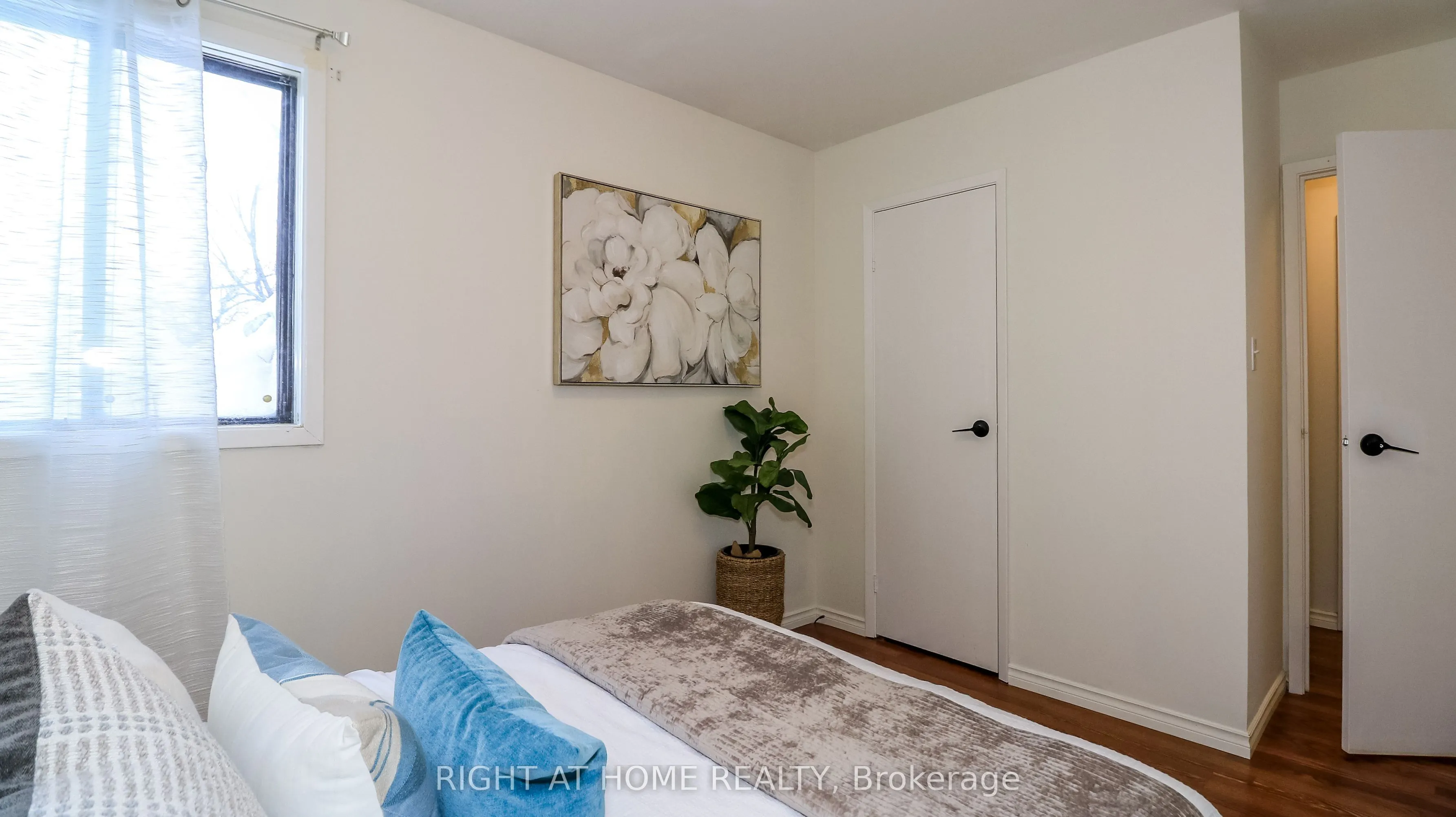 1059 Glen Mhor Crescent