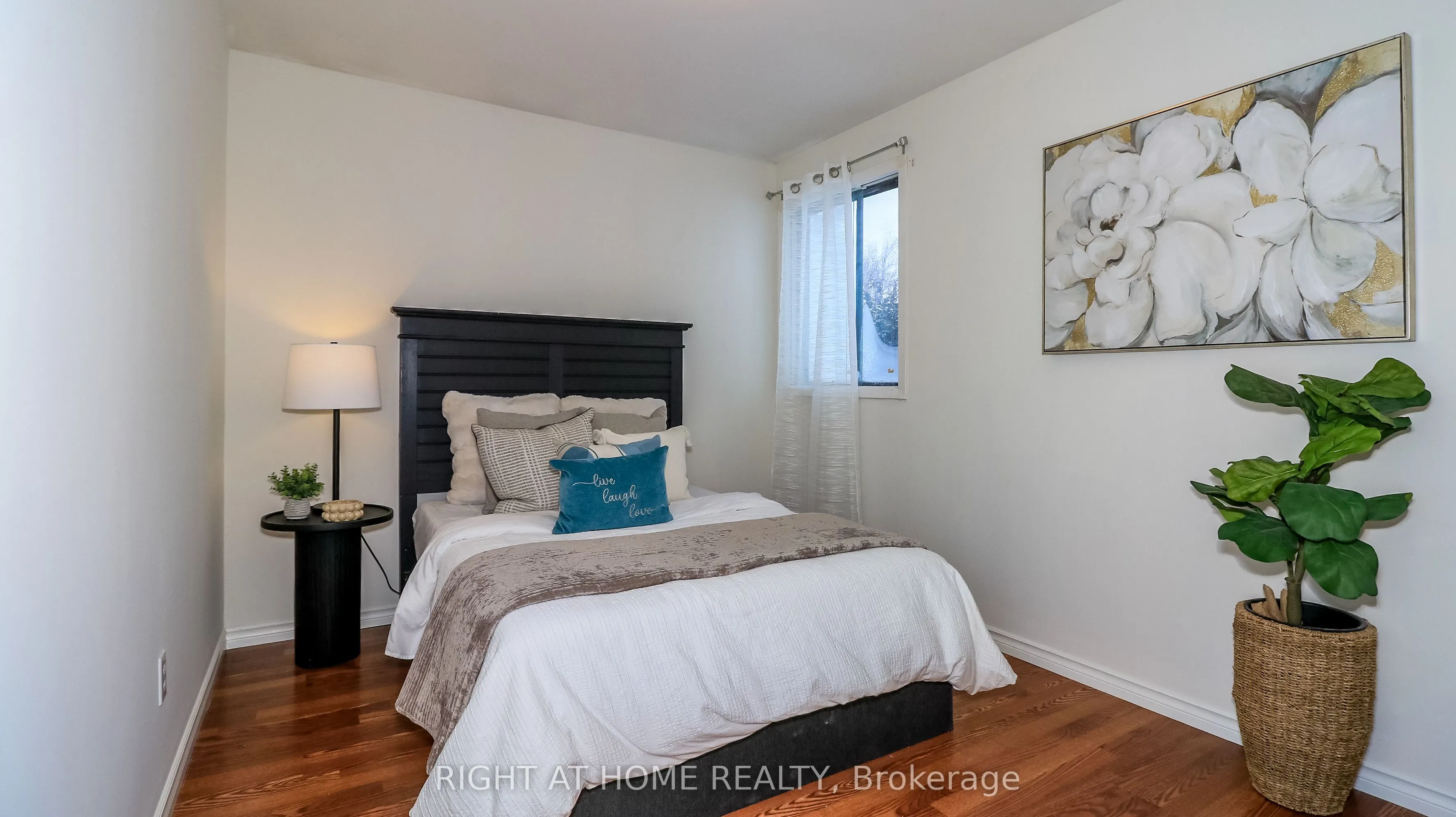 1059 Glen Mhor Crescent