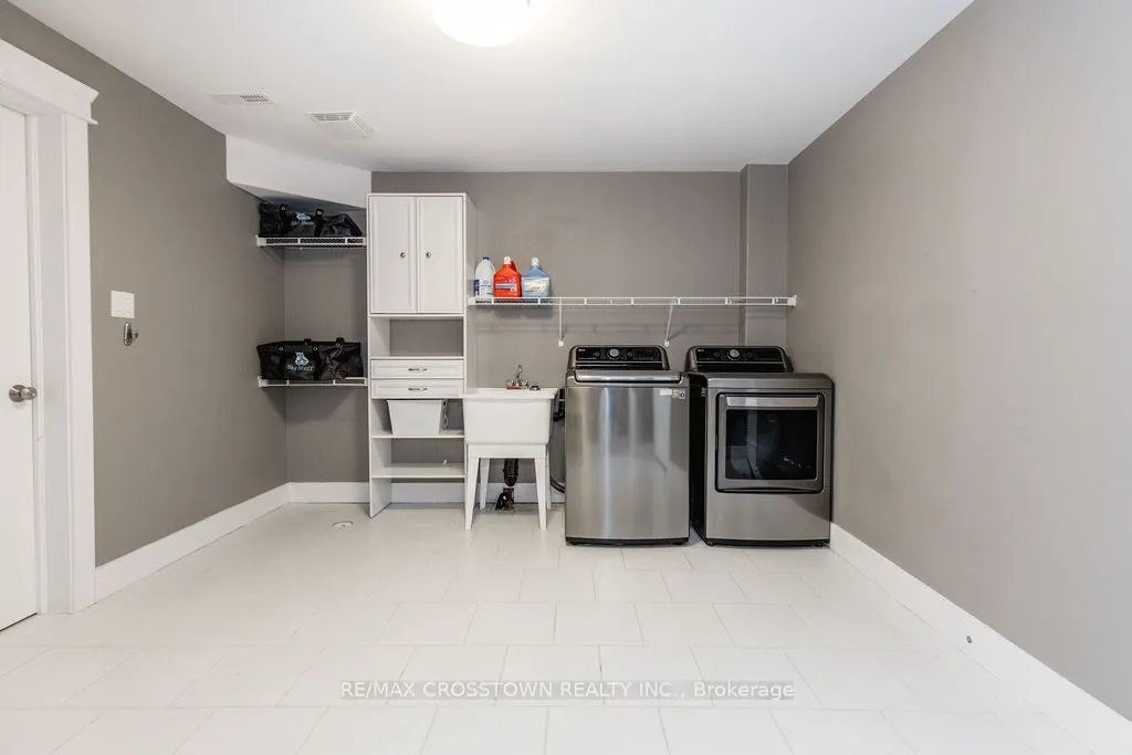 25 MENNILL Drive